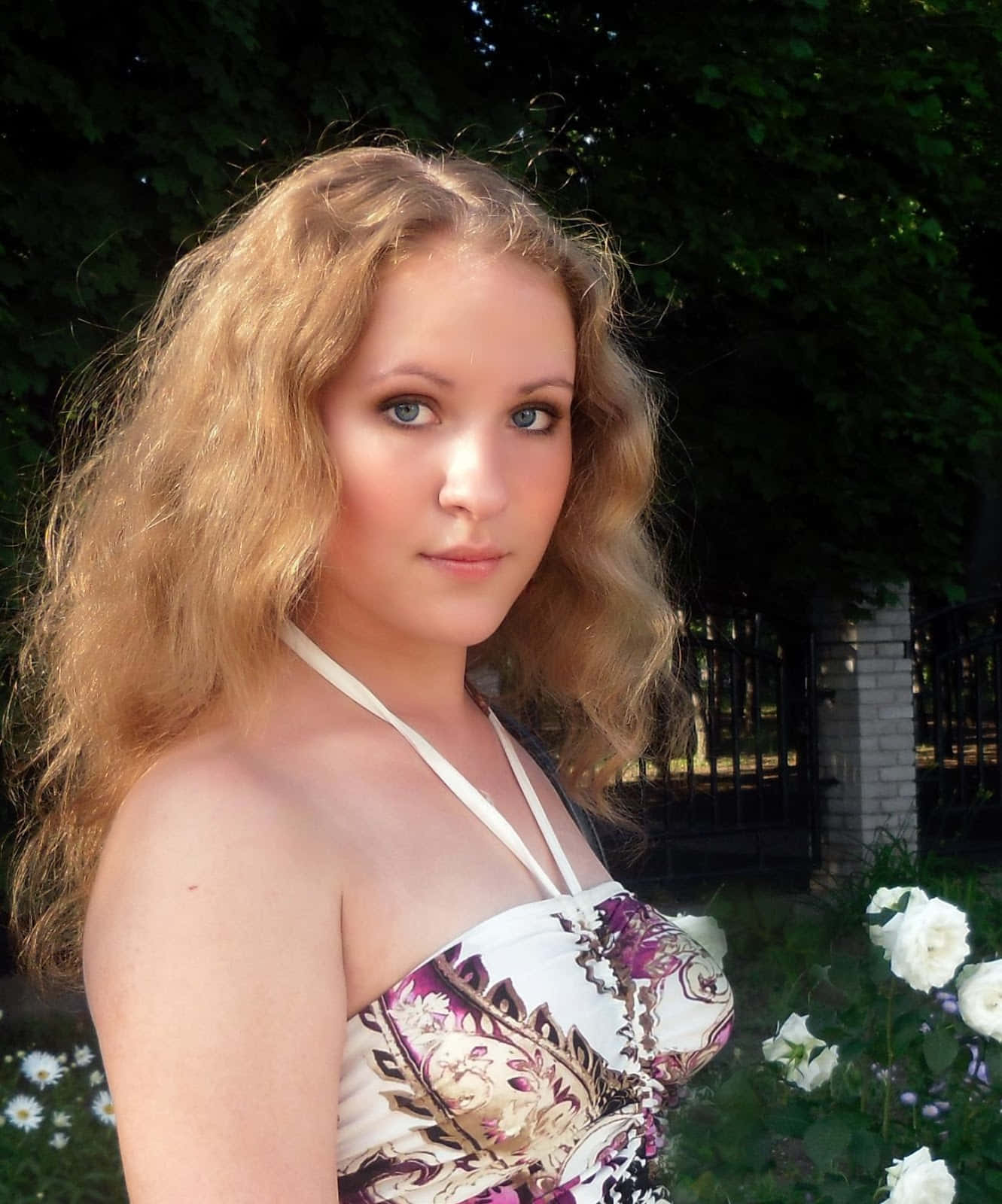 Ukrainian Girl, garden, sunlit, HD Phone Wallpaper