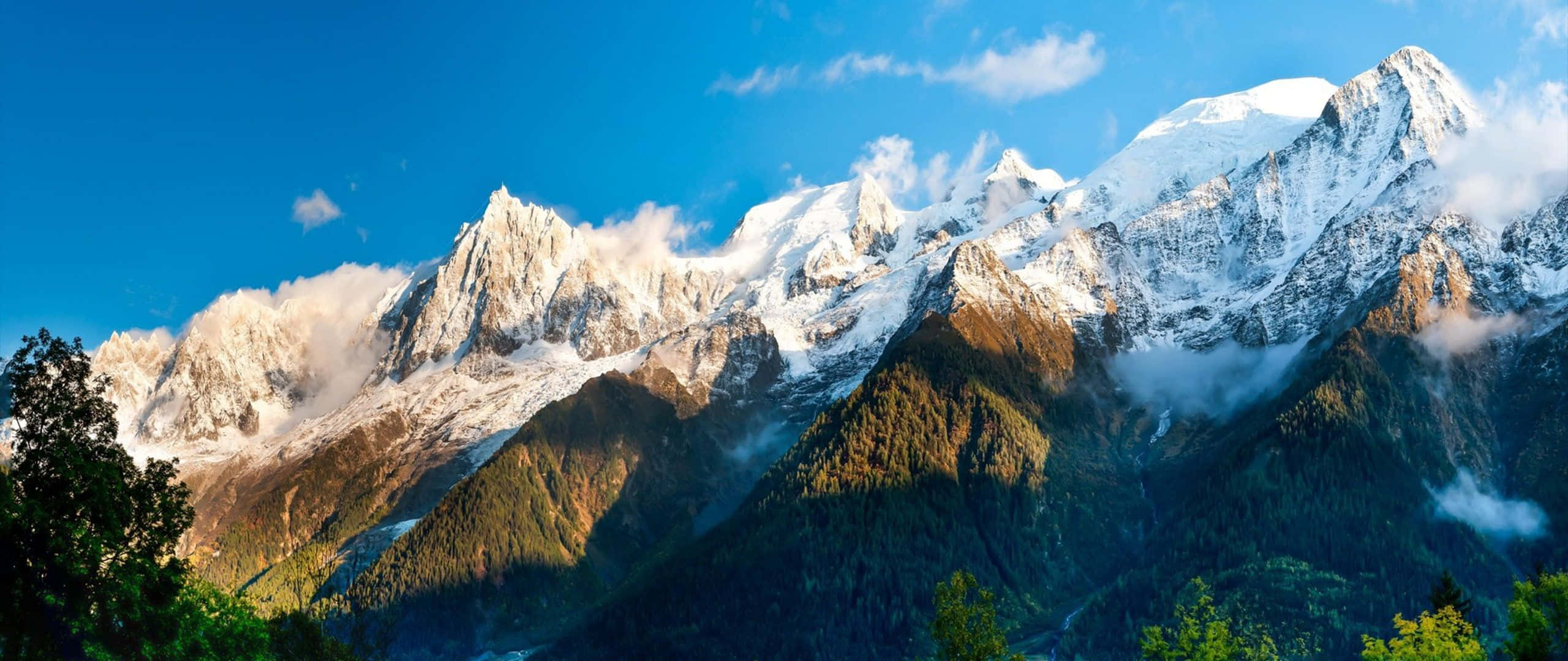 Misty Mountain View, snowcapped mountain peaks, clear blue sky, 2K Desktop Wallpaper