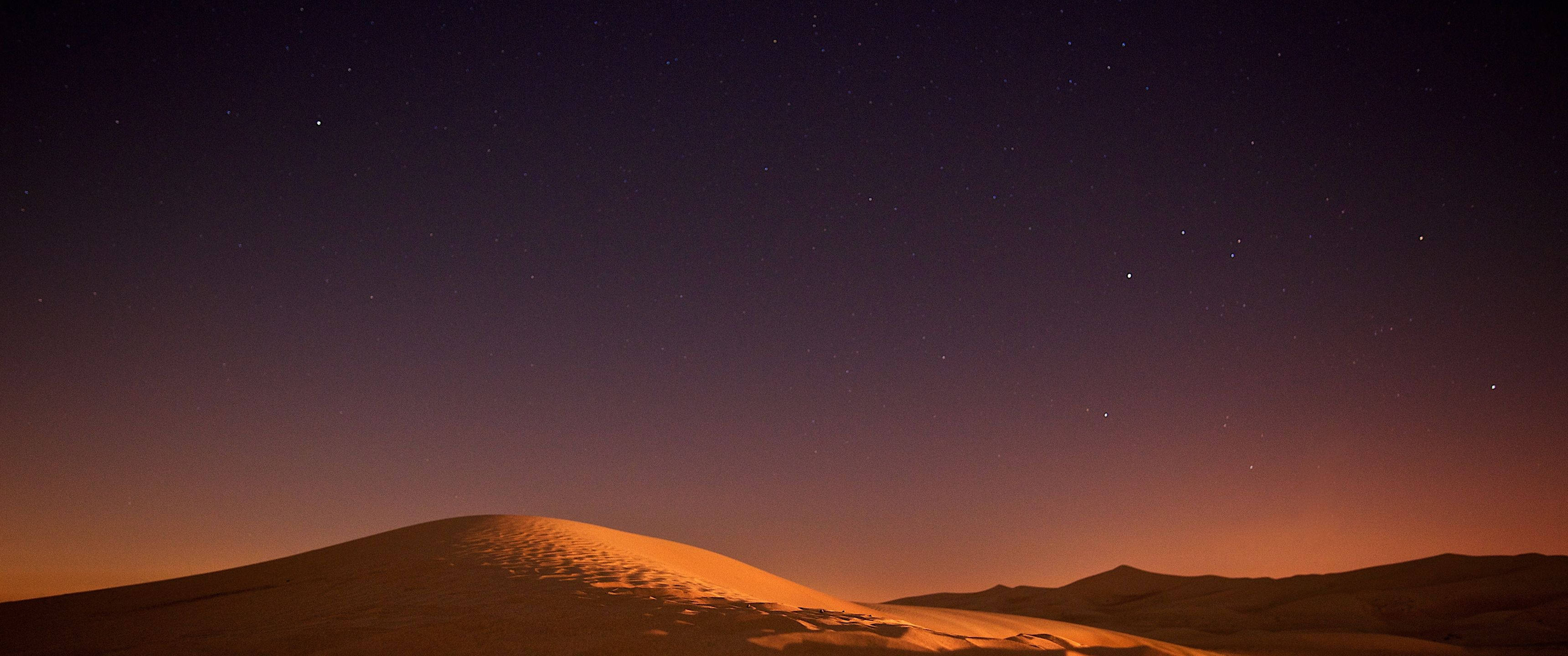 Ultrawide, starry night sky, vast desert dune, 2K Desktop Wallpaper