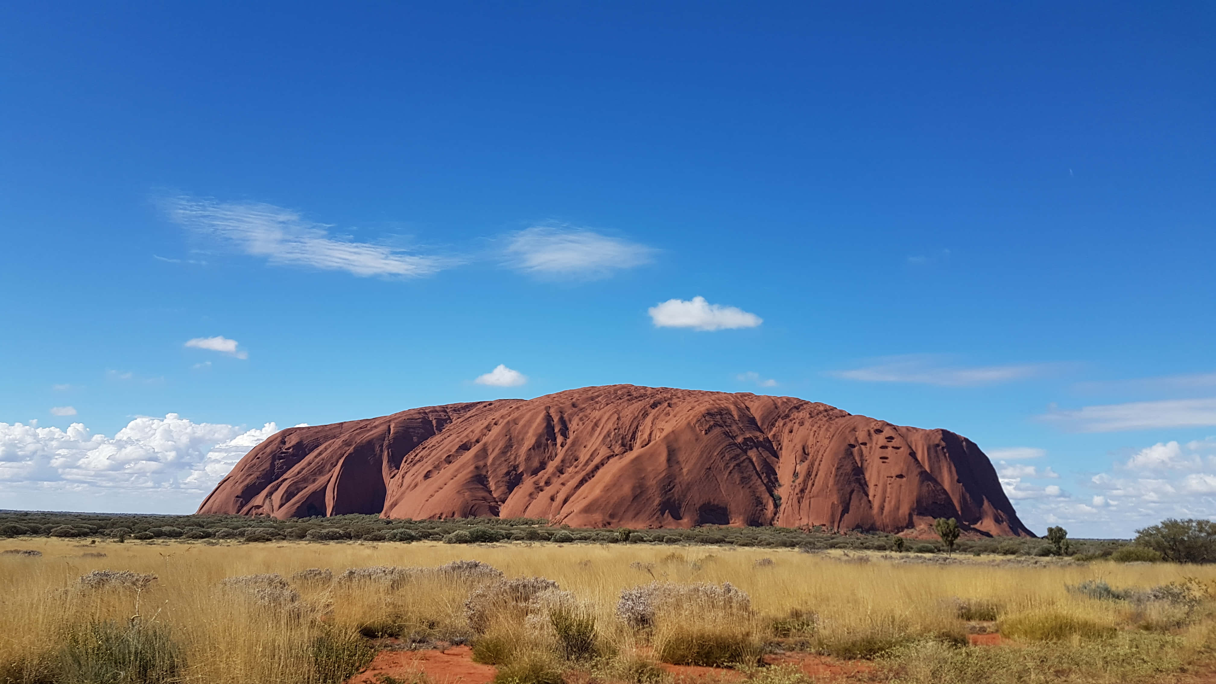 Uluru, red rock formation, dry grassy plain, 4K Desktop Wallpaper