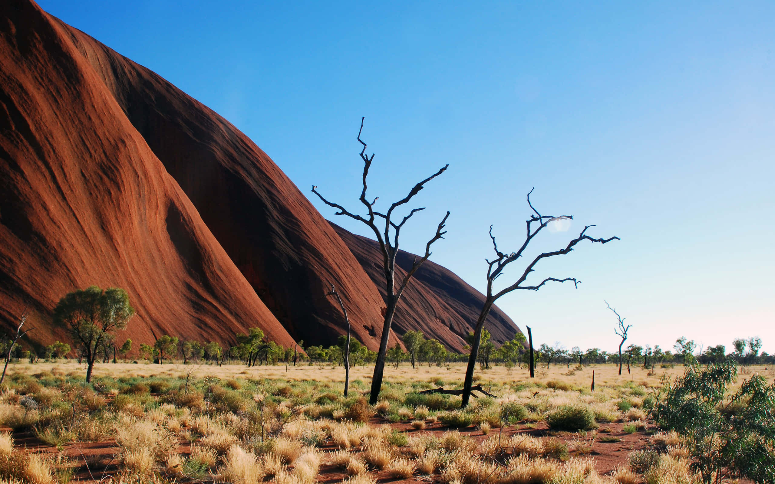 Uluru, red rock formation, clear blue sky, 2K Desktop Wallpaper