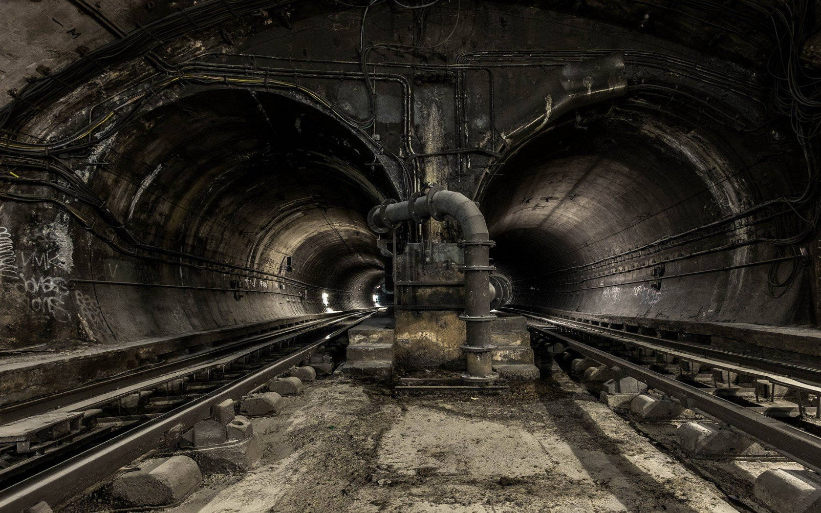 underground tunnel, abandoned subway tunnel, rusted tracks, HD Desktop Wallpaper