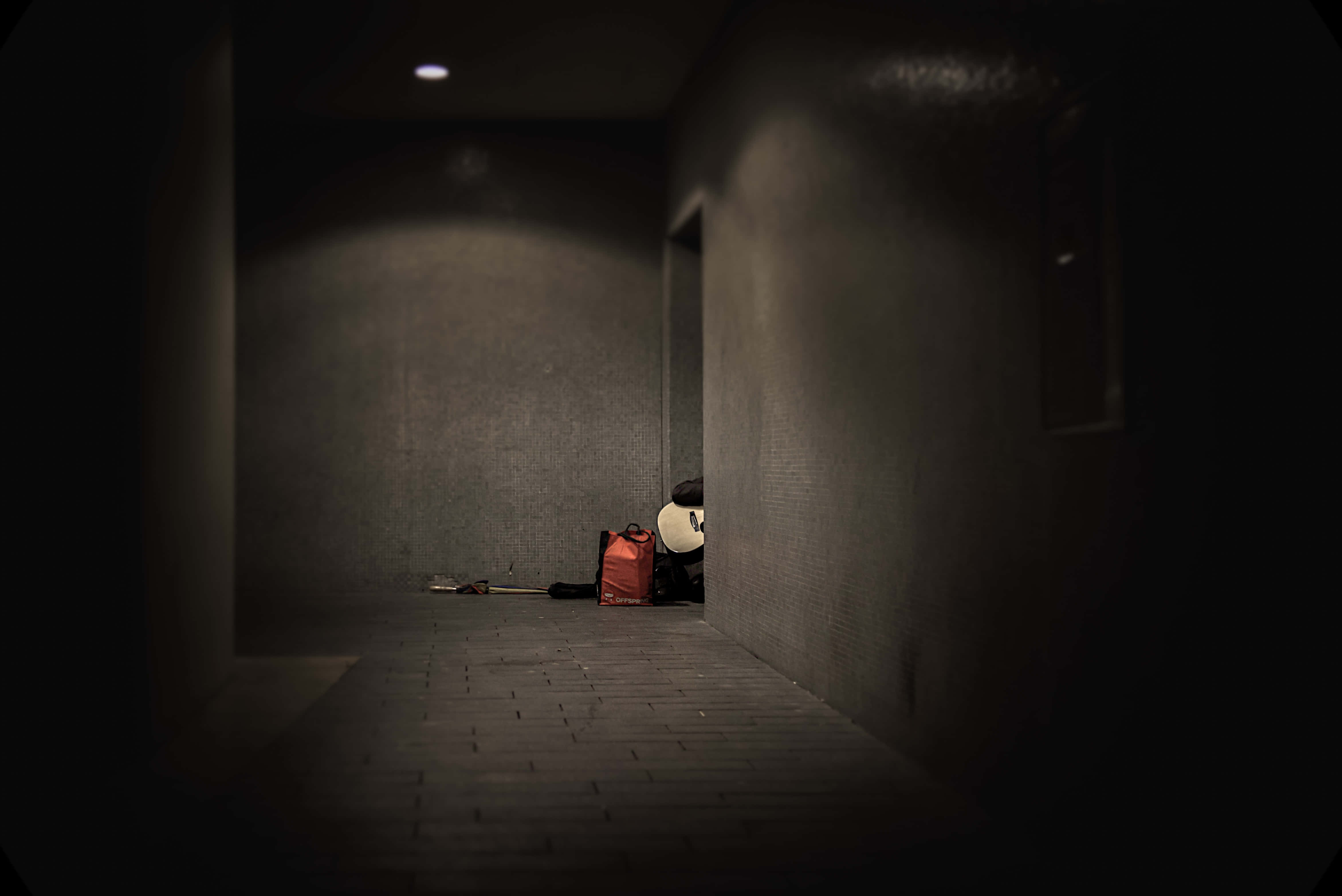 dark underground, concrete corridor, overhead light, 4K Desktop Wallpaper
