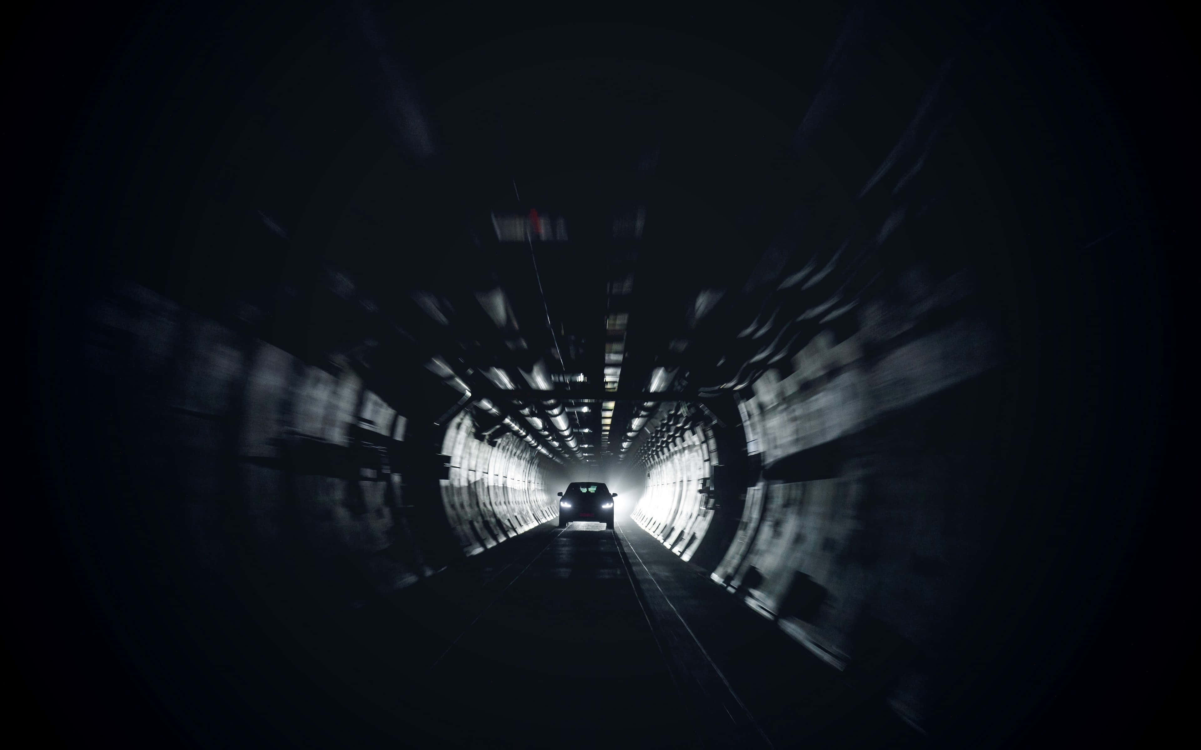 dark tunnel, motion blur, bright exit, 4K Desktop Wallpaper