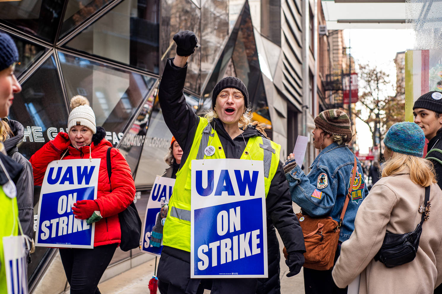 UAW ON STRIKE, bright yellow vest, daytime urban demonstration, HD Desktop Wallpaper