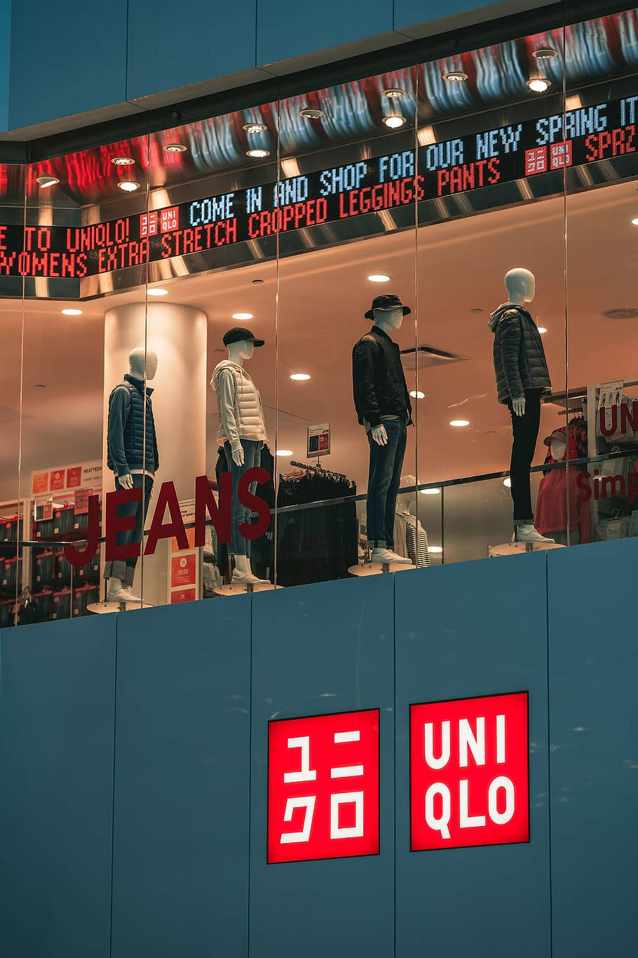 Uniqlo, mannequins, spring clothing, HD Phone Wallpaper