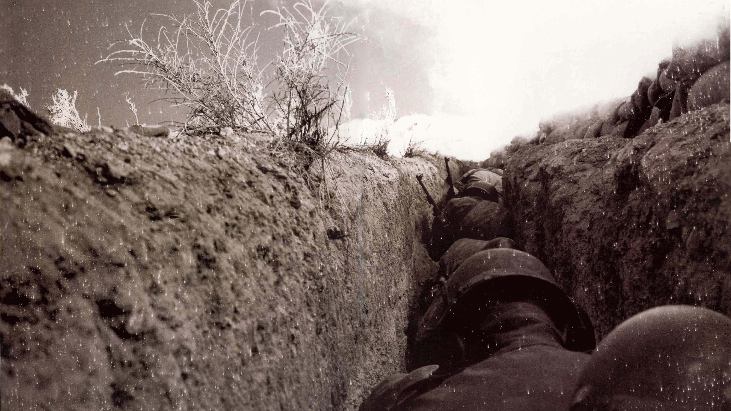 United States Army, helmets, muddy trench, 2K Desktop Wallpaper