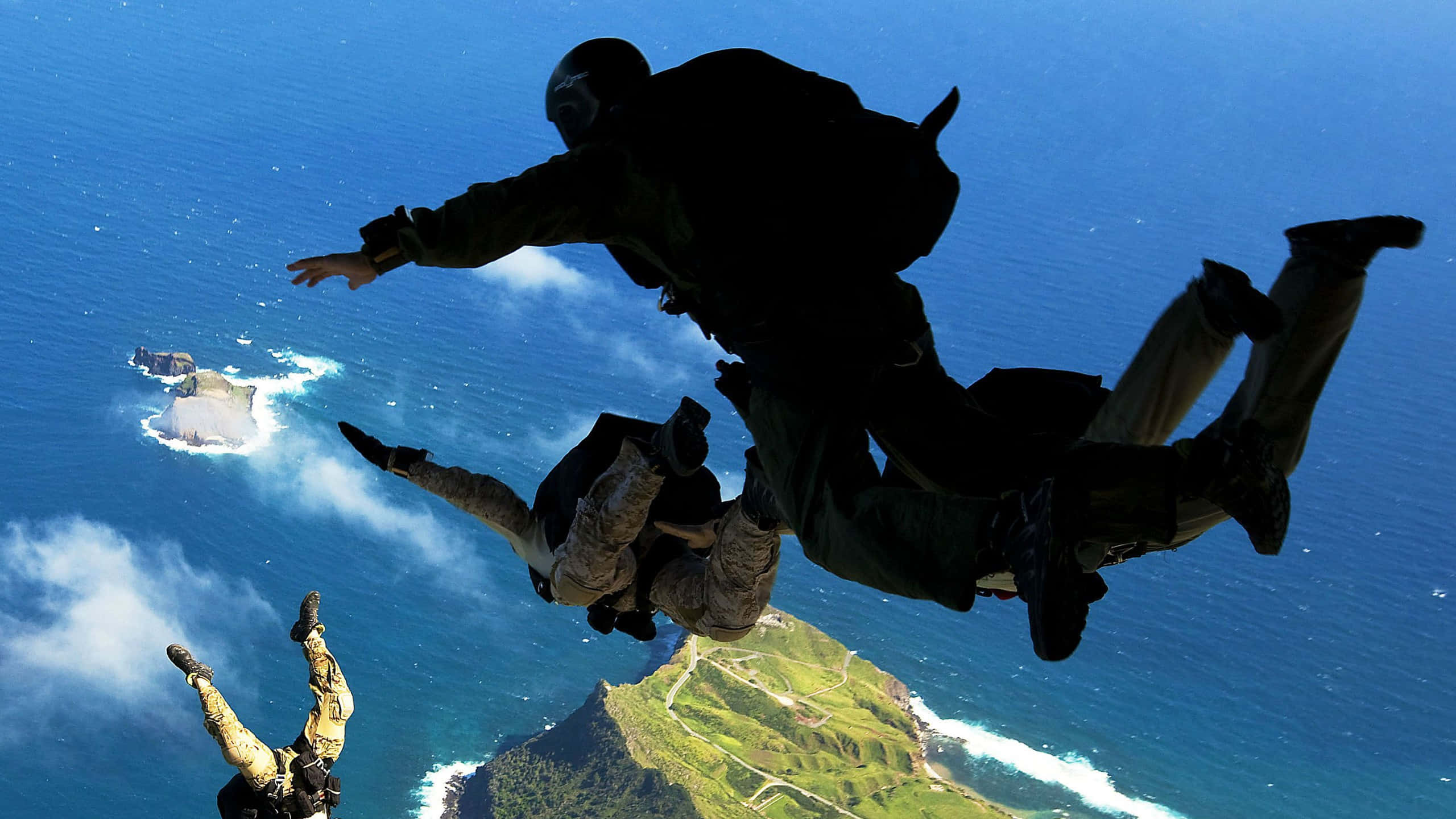 United States Army, skydivers, lush green island, 2K Desktop Wallpaper