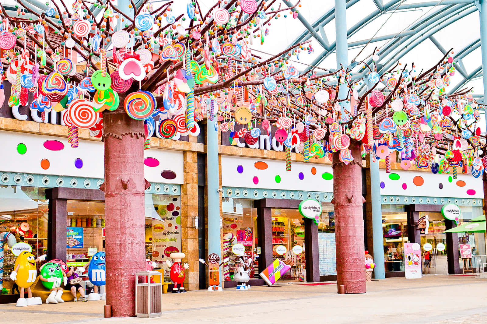 Candy Tree Decor, Universal Studios Singapore, M&M's, HD Desktop Wallpaper