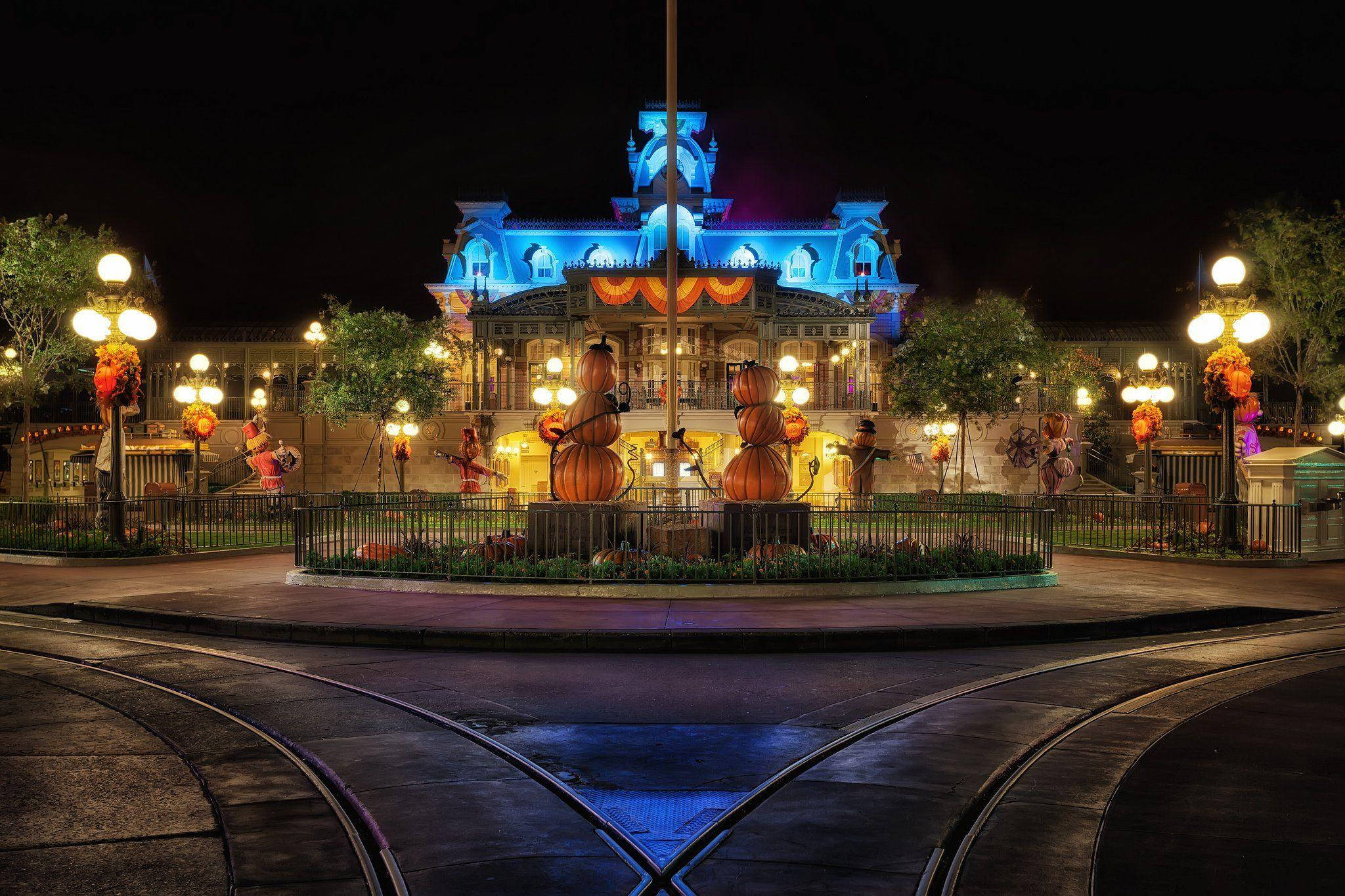 Universal Studios, revolving globe, Halloween-themed building, Full HD Desktop Wallpaper