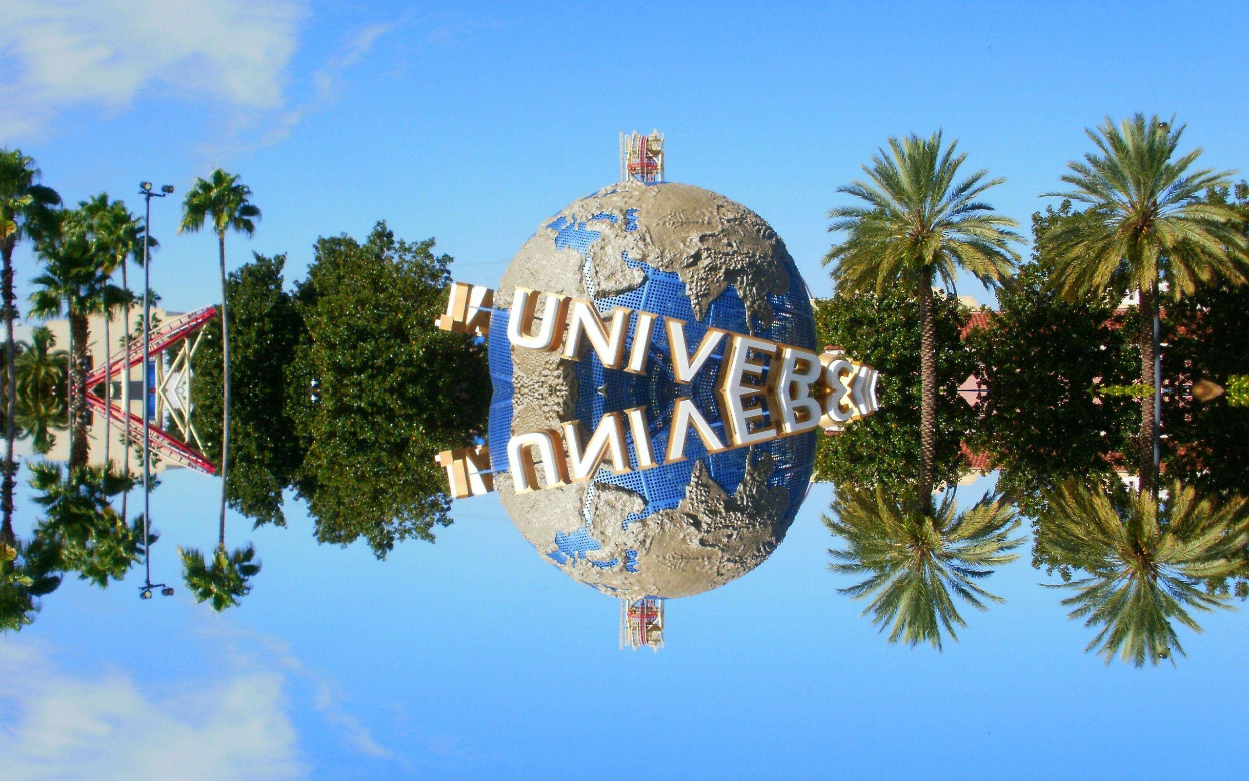 Universal Studios, globe, palm trees, 2K Desktop Wallpaper