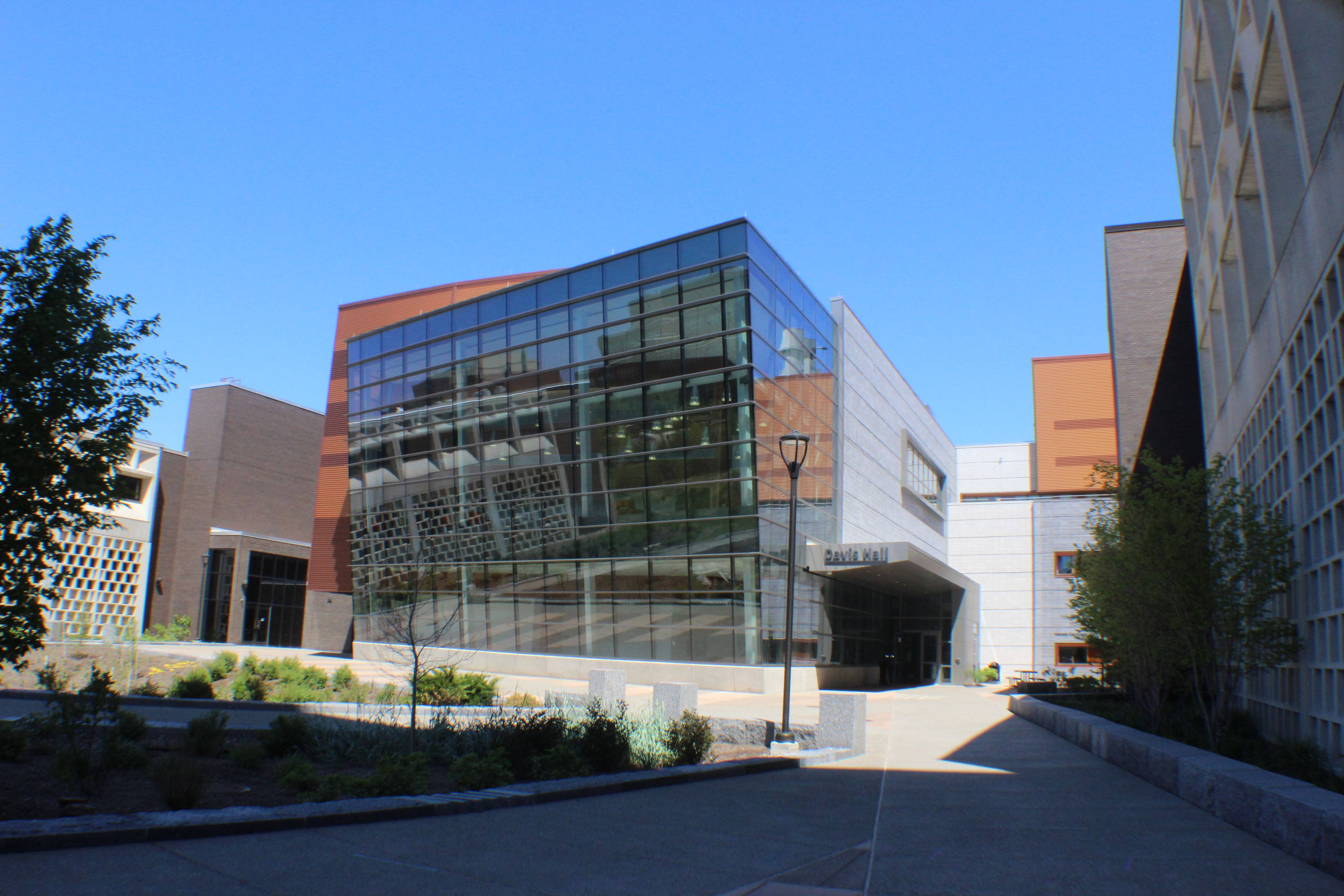 University At Buffalo Suny, modern glass and brick building, clear blue sky, 4K Desktop Wallpaper