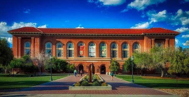 University Of Arizona, red brick, arched windows, SD Desktop Wallpaper