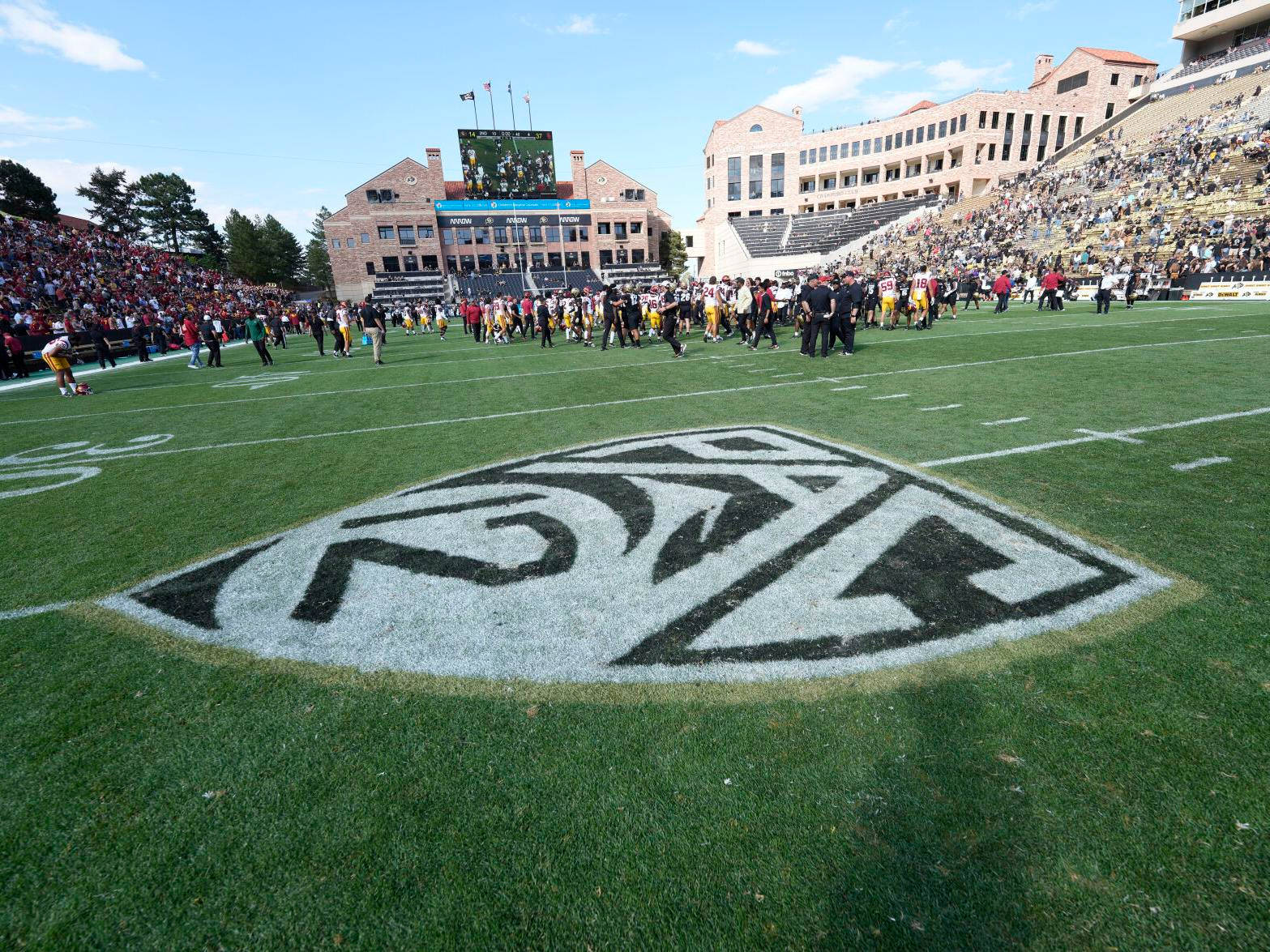 University Of Colorado At Boulder, football field, green field, HD Desktop Wallpaper