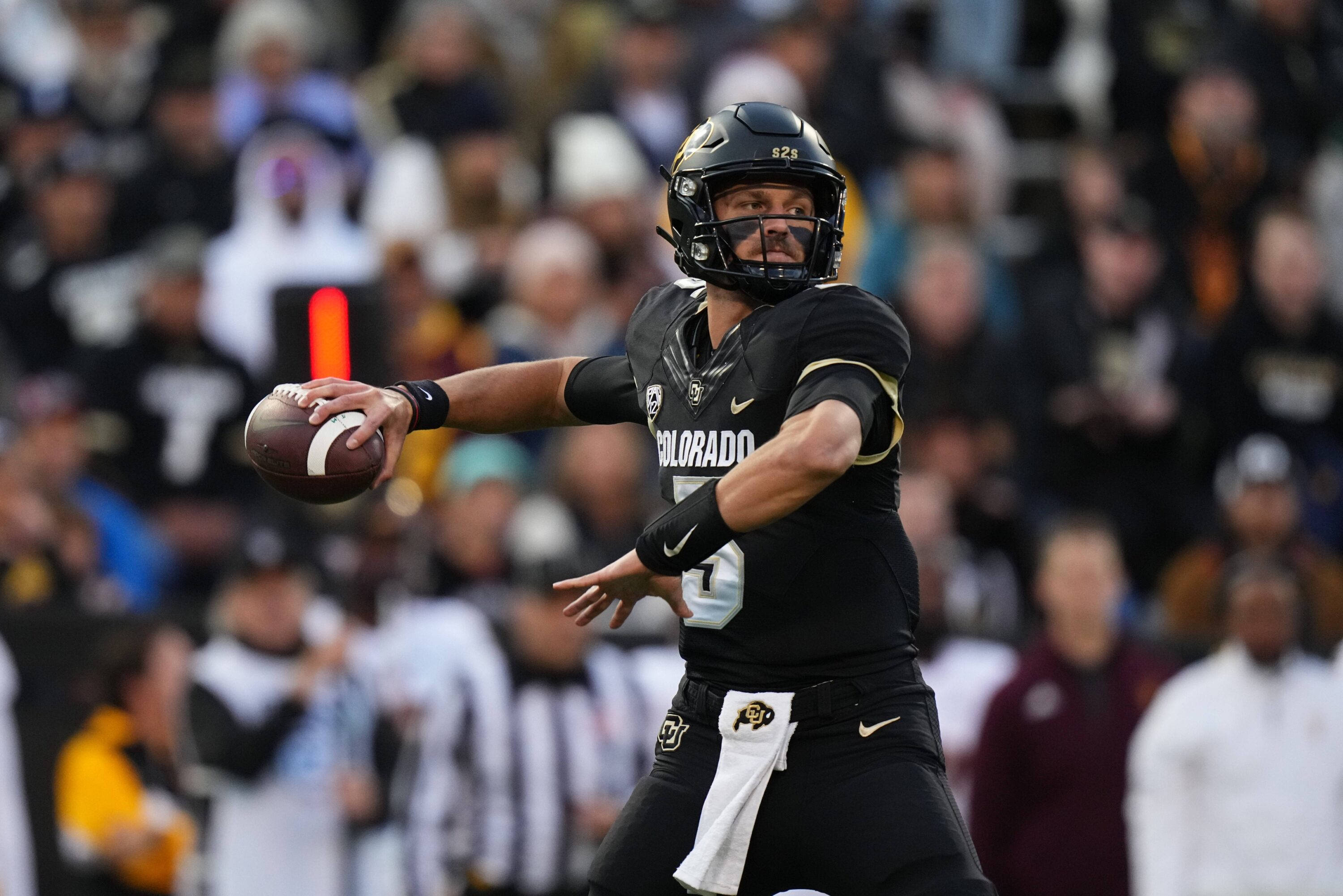 University Of Colorado At Boulder, football quarterback, black and gold uniform, 2K Desktop Wallpaper