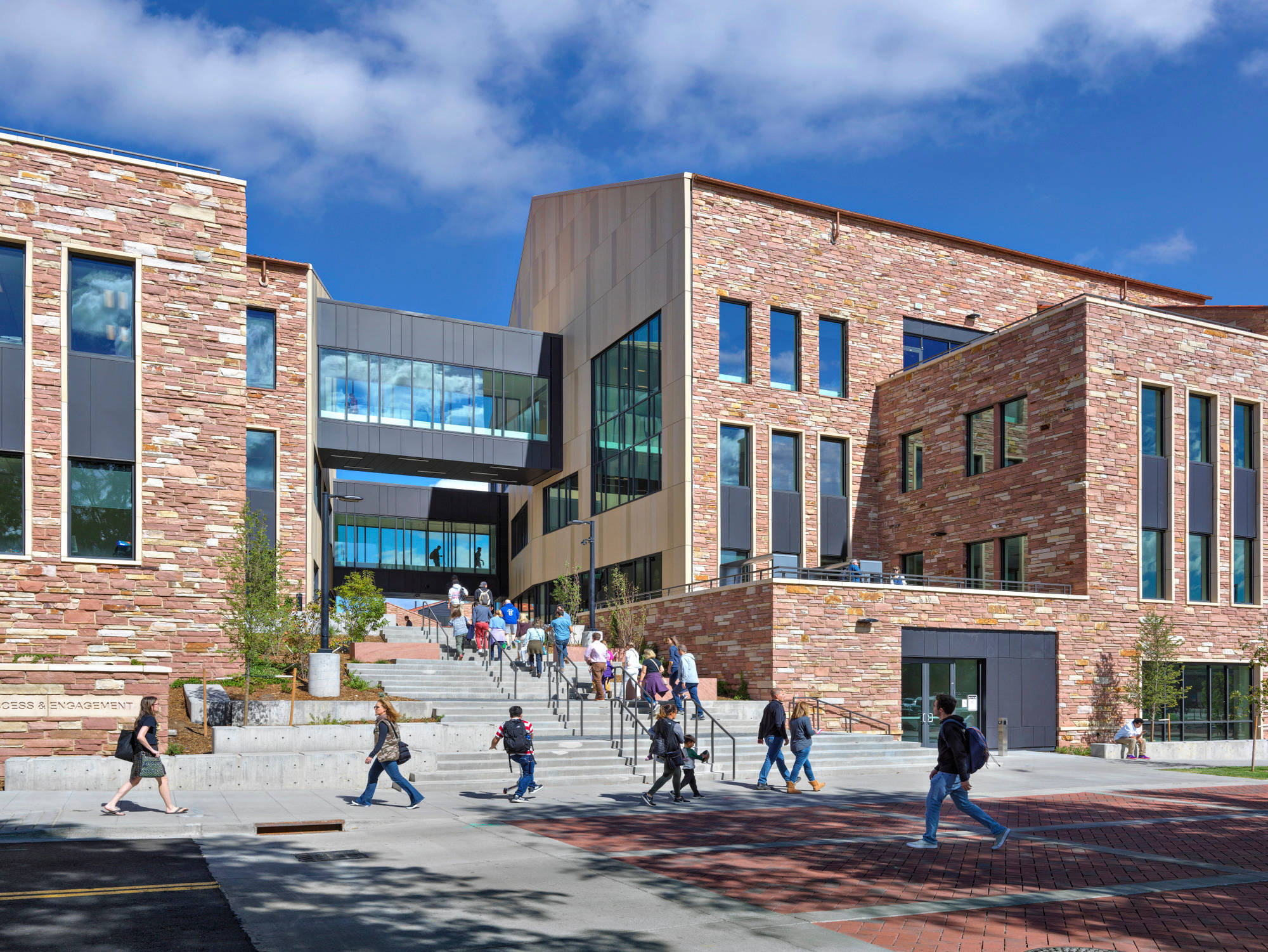University Of Colorado At Boulder, sunlit campus plaza, blue sky, Full HD Desktop Wallpaper