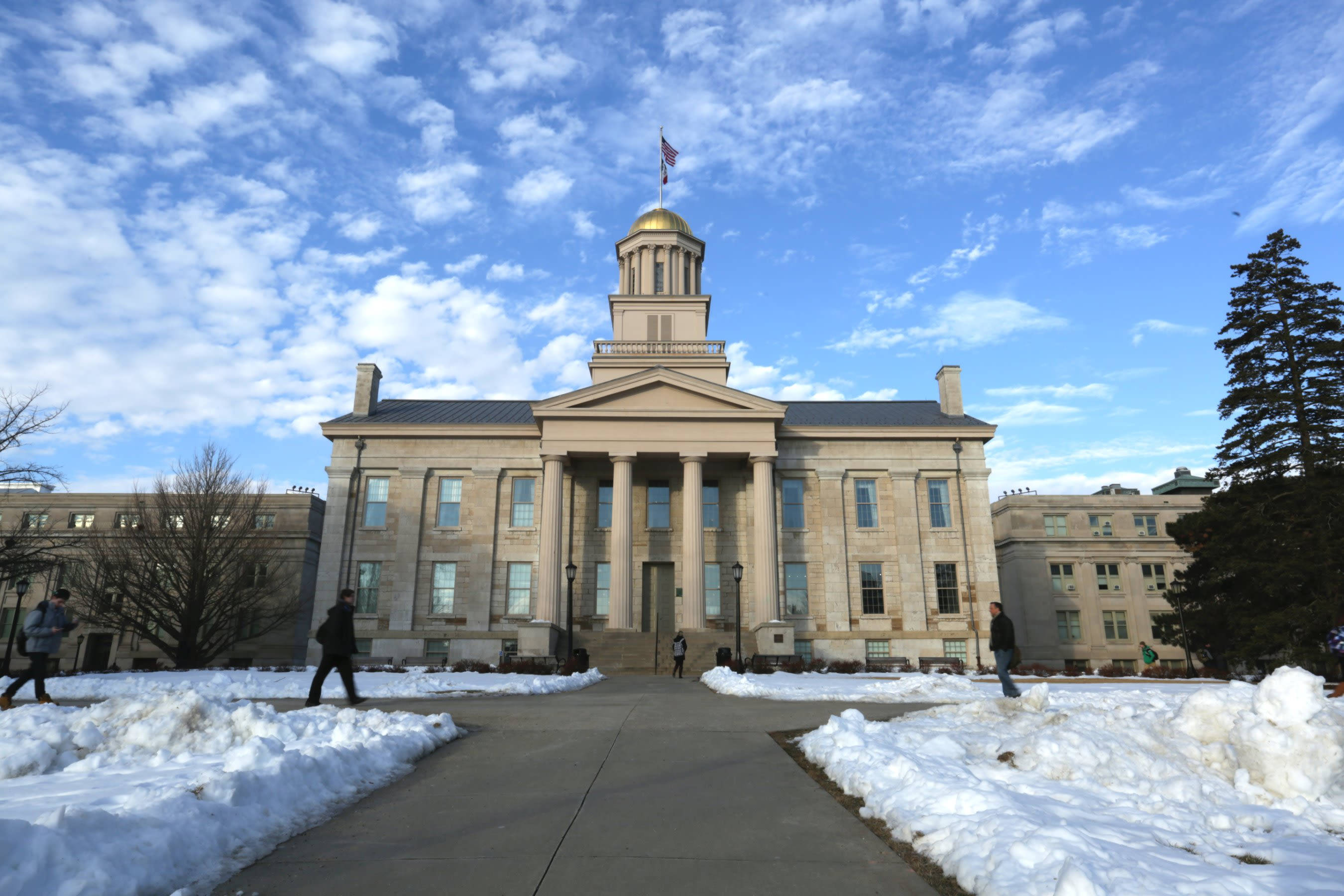 University Of Iowa, neoclassical courthouse, golden dome, 2K Desktop Wallpaper