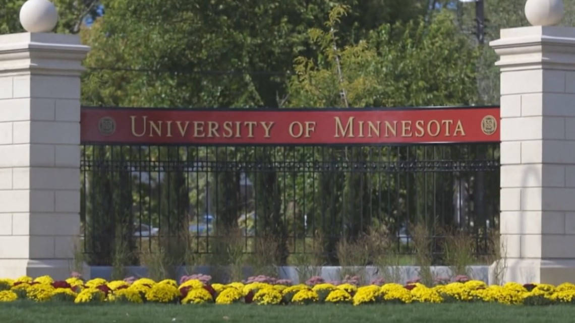 University of Minnesota, entrance gate, red sign, SD Desktop Wallpaper