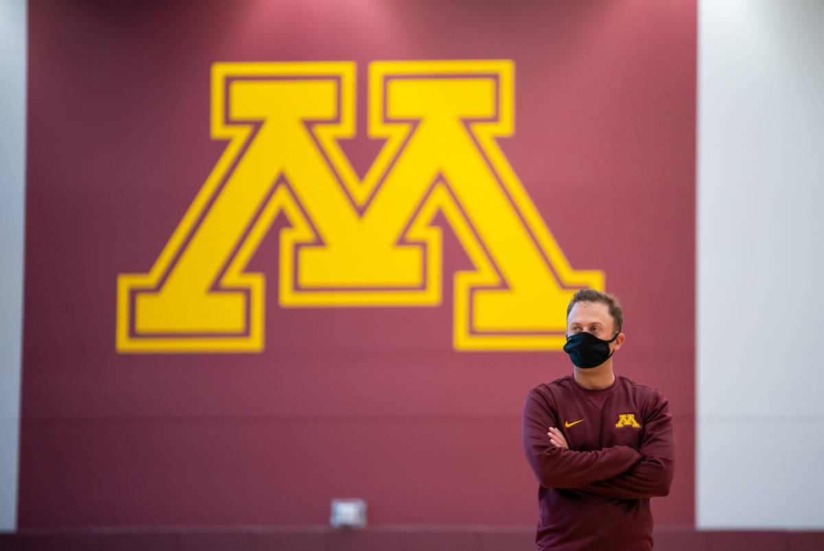 University Of Minnesota, maroon, black face mask, SD Desktop Wallpaper