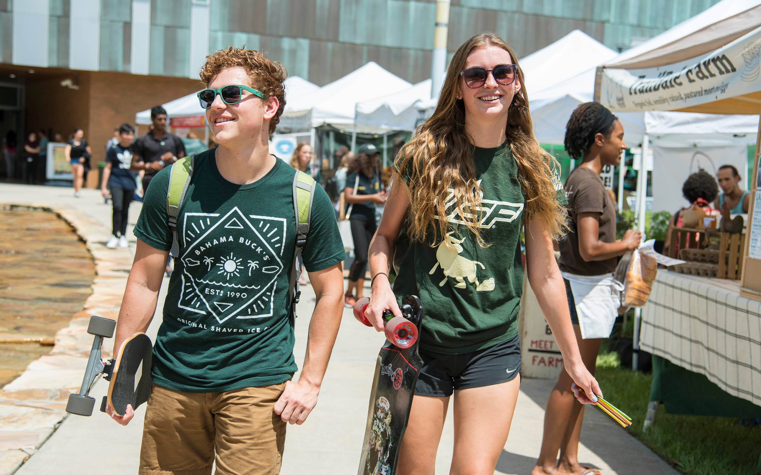 University Of South Florida, students, smiling, 2K Desktop Wallpaper