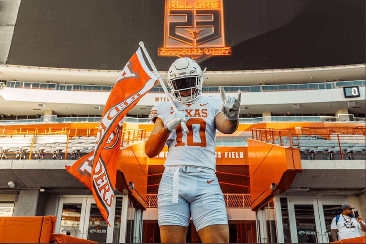 University Of Texas, football player, white uniform, SD Desktop Wallpaper