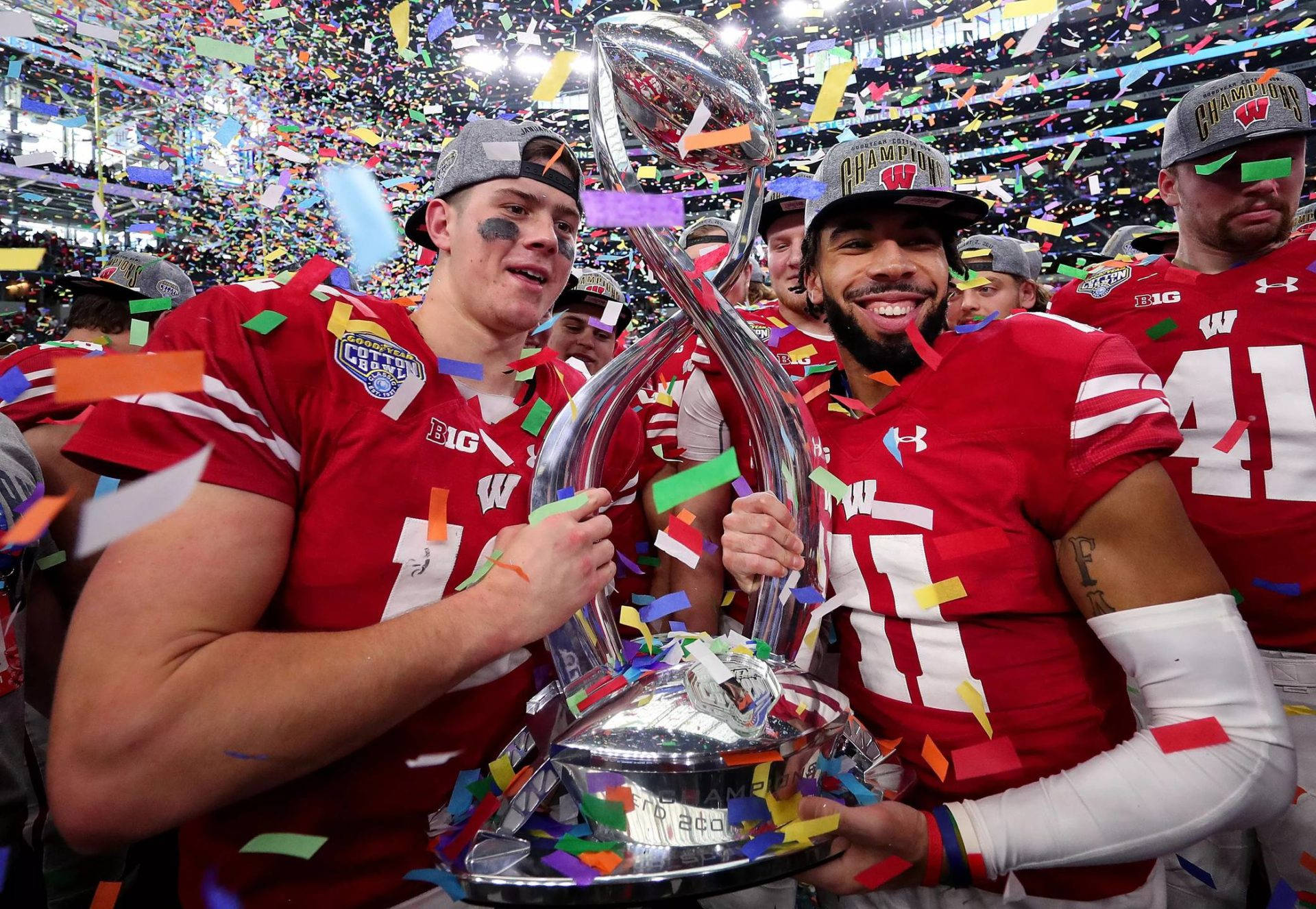 University Of Wisconsin-madison, silver trophy, red uniforms, Full HD Desktop Wallpaper