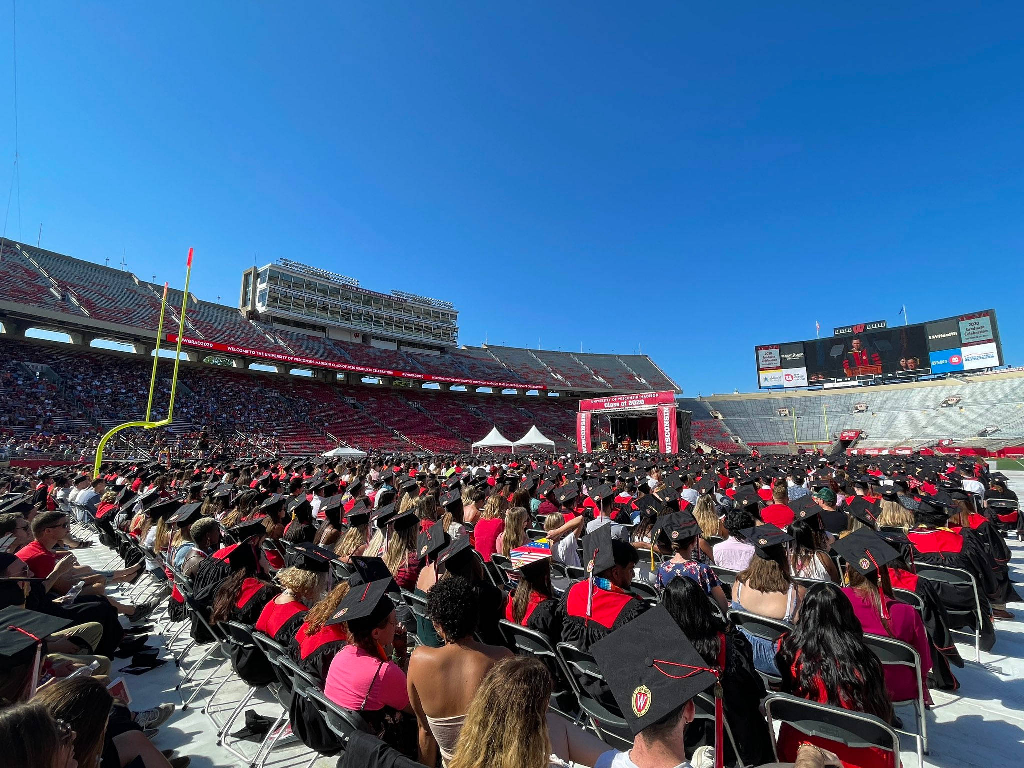 University Of Wisconsin-madison, black caps, red gowns, Full HD Desktop Wallpaper