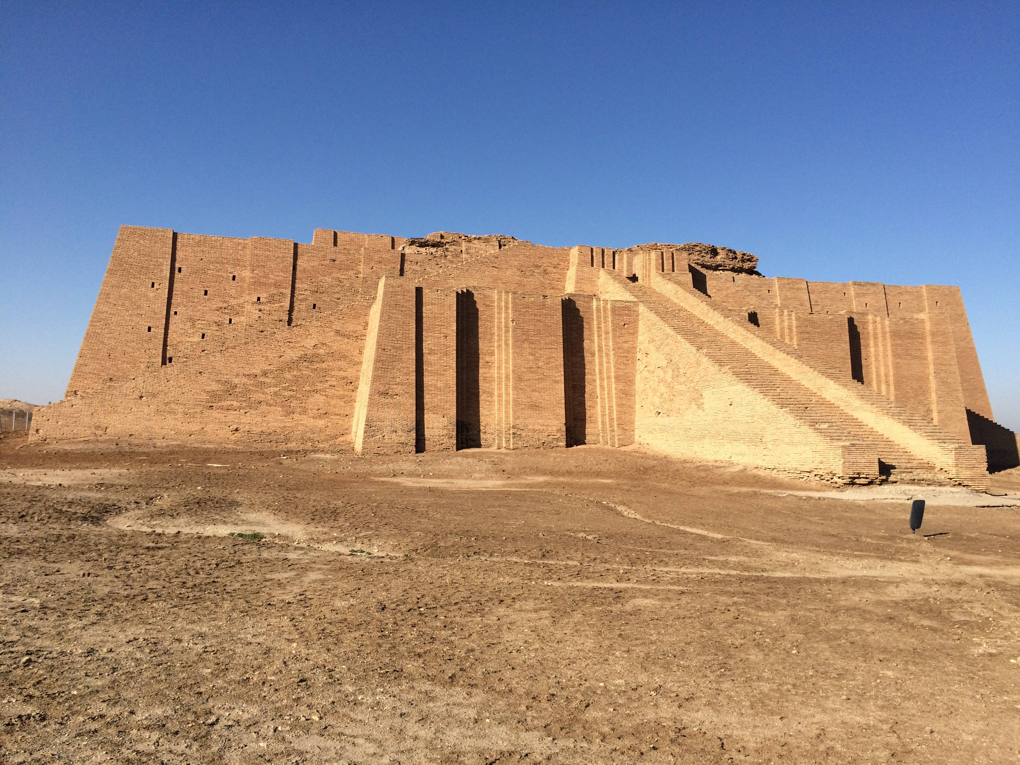 Ur, ziggurat, clear blue sky, 2K Desktop Wallpaper