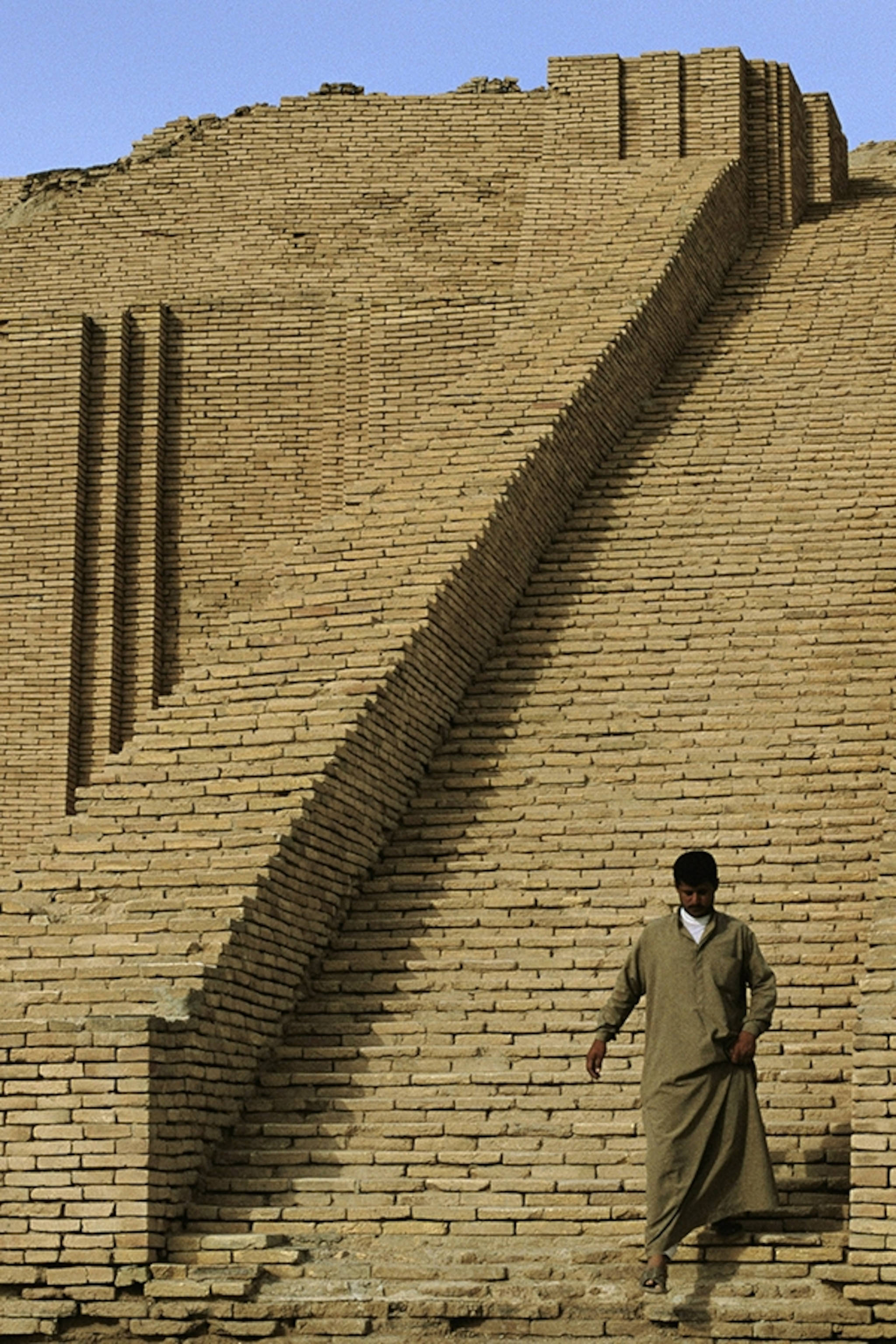 Ur, traditional robes, ancient ziggurat, 2K Phone Wallpaper