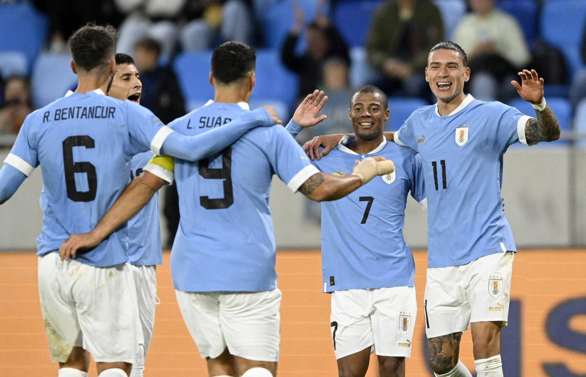 Uruguay National Football Team, light blue jerseys, stadium field, SD Desktop Wallpaper