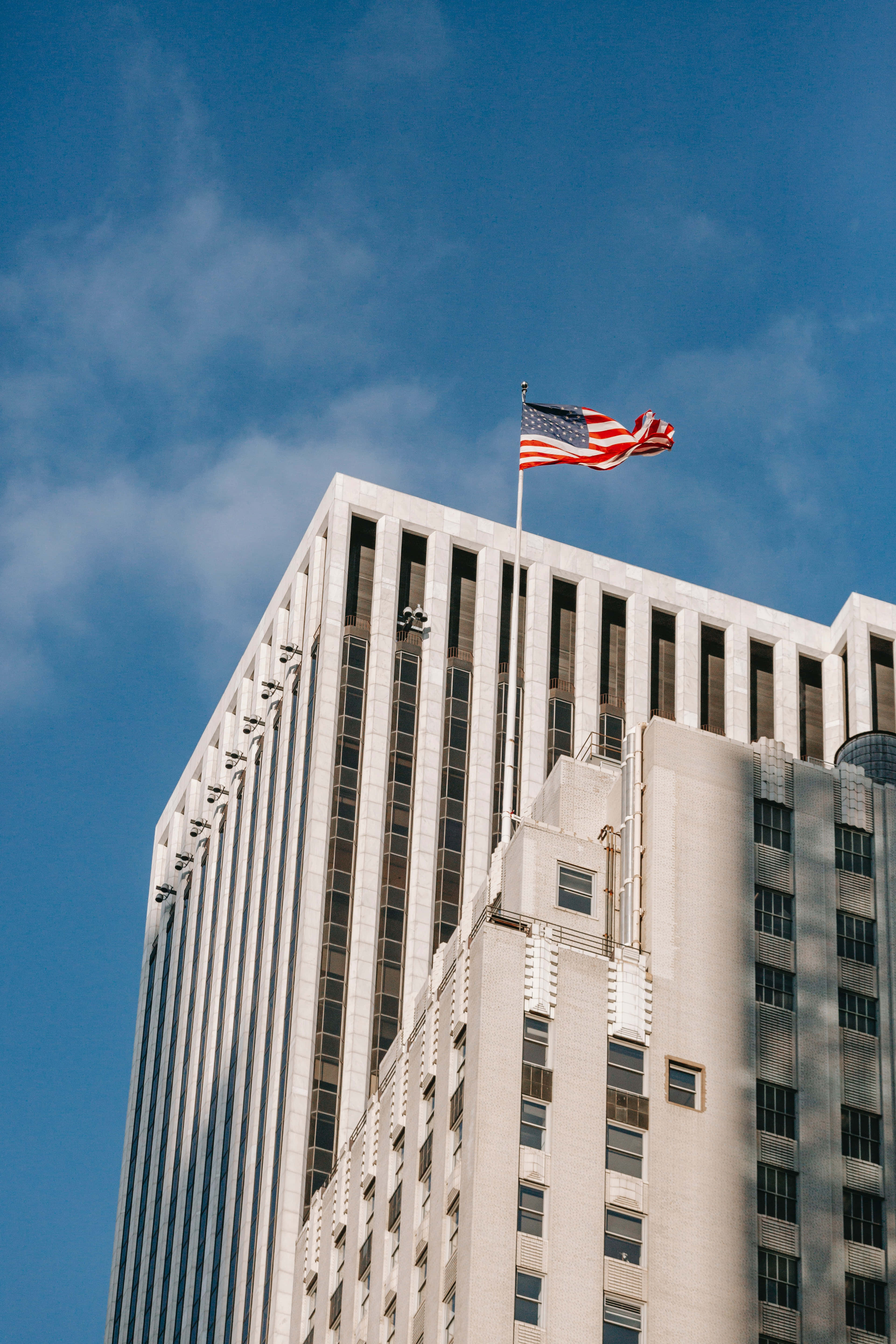 U.S. Flag, white building, clear blue sky, 5K Phone Wallpaper