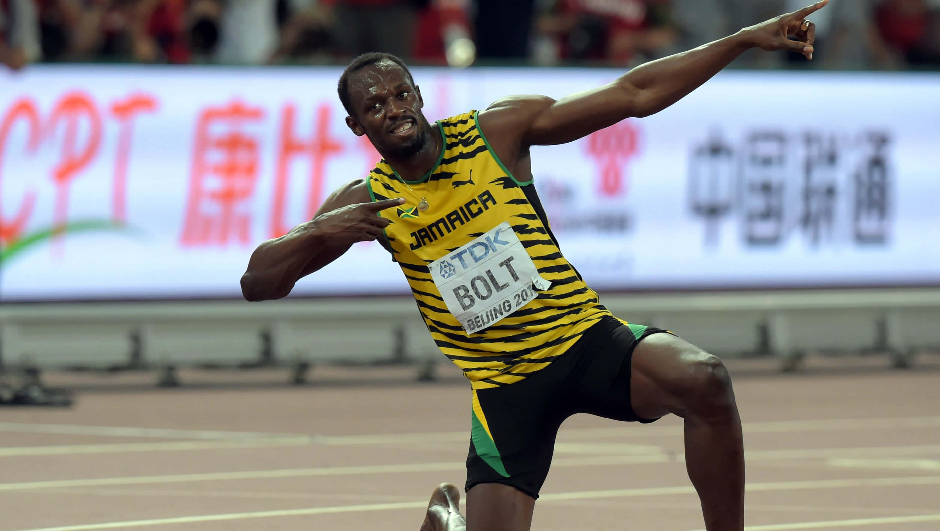 Usain Bolt, yellow and green Jamaican sprint uniform, track, 2K Desktop Wallpaper