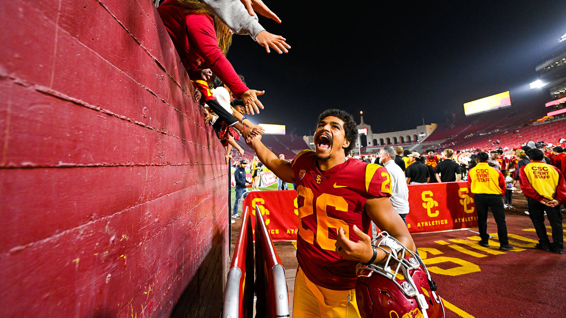 USC football player, maroon and gold jersey, jersey number 26, Full HD Desktop Wallpaper