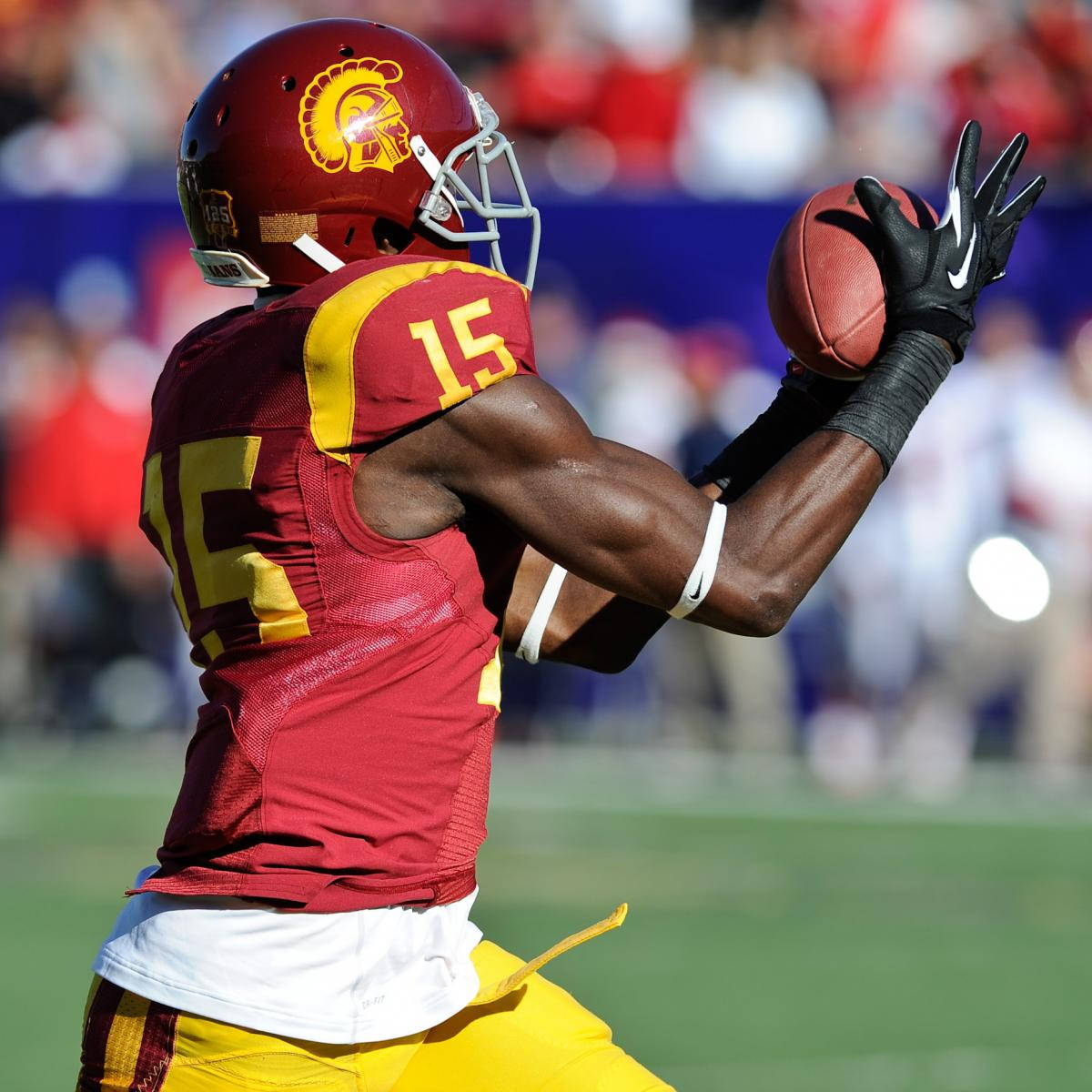 USC Football, maroon and gold uniform, catches a ball mid-air, SD Desktop Wallpaper