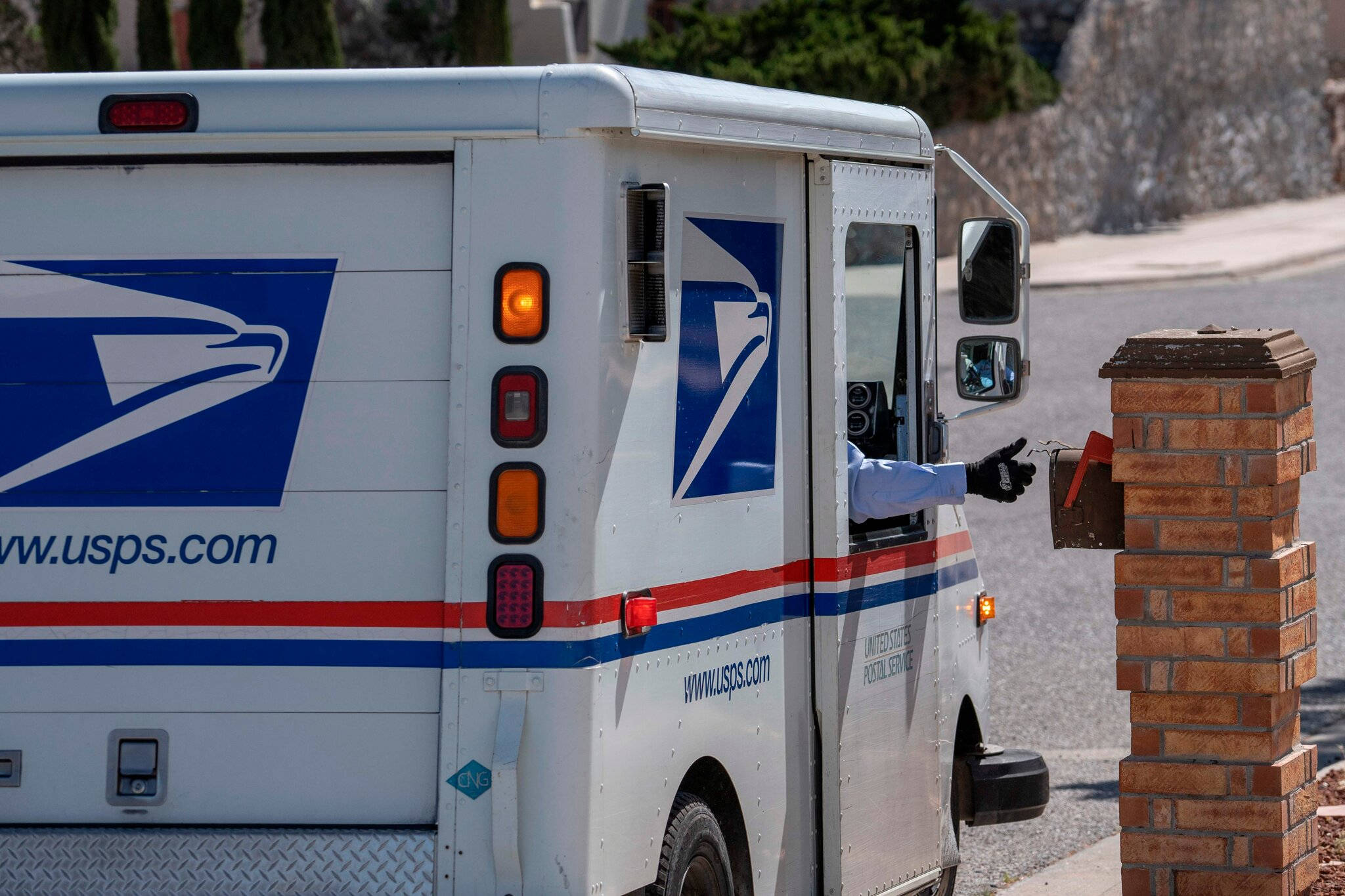 USPS, tracking truck, brick mailbox, Full HD Desktop Wallpaper