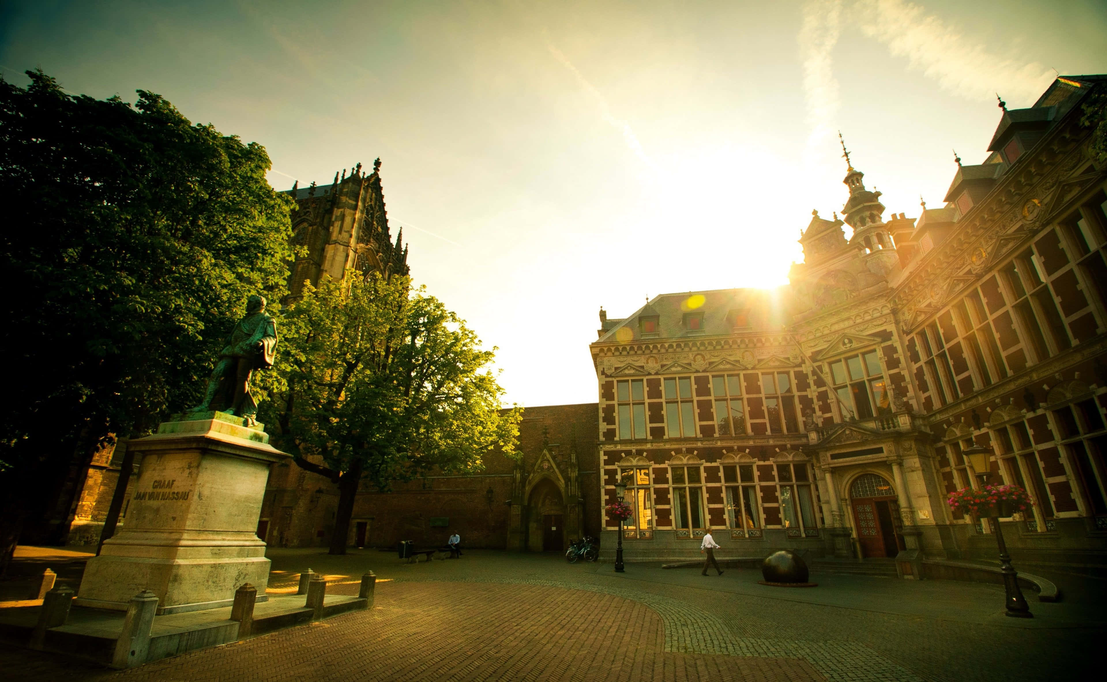 Utrecht, historic center, sunset glow, 2K Desktop Wallpaper