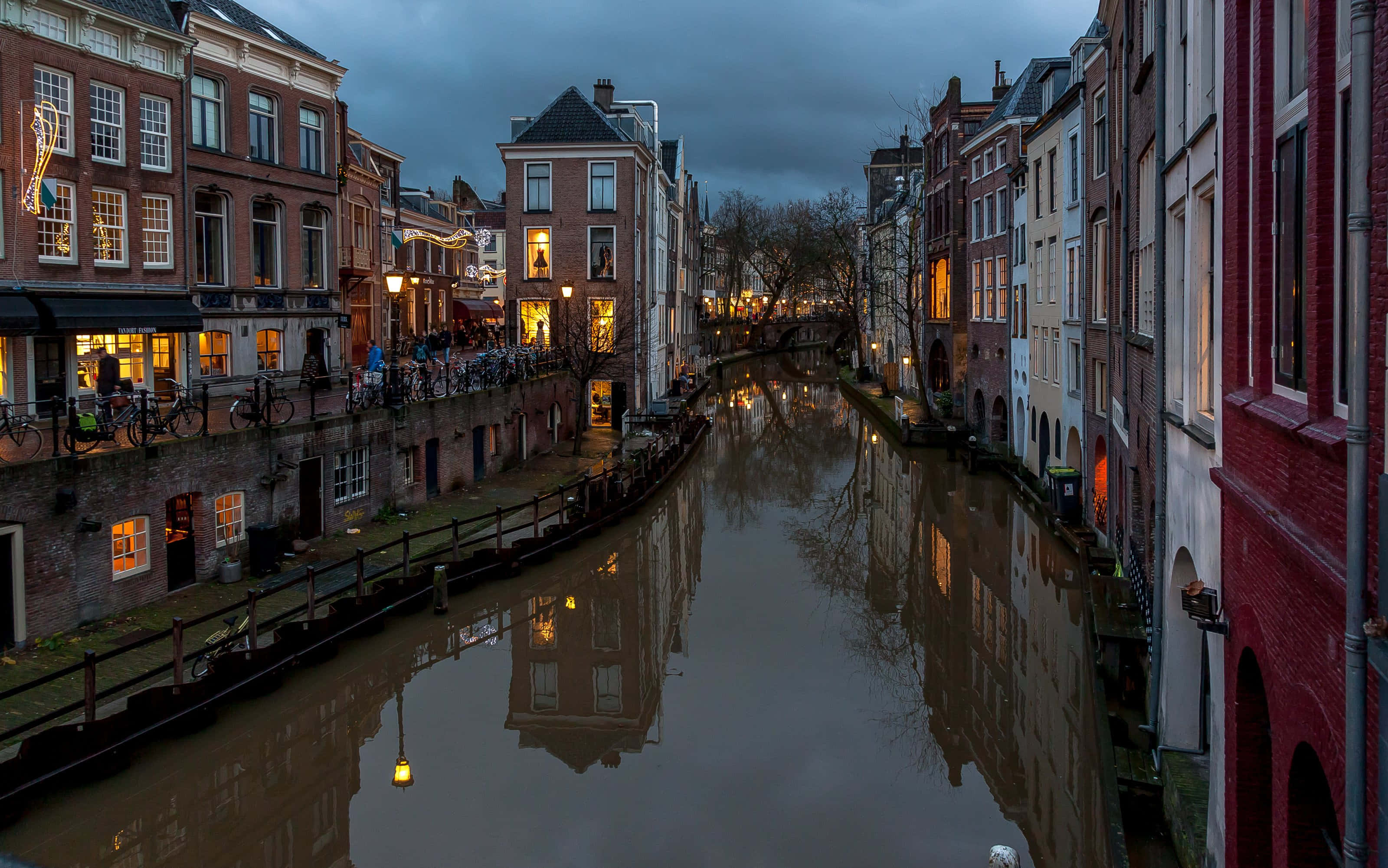 Utrecht, canal, evening twilight, 2K Desktop Wallpaper