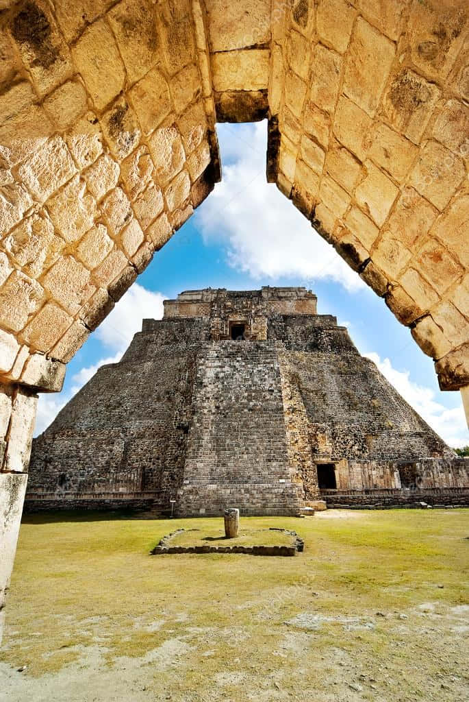 Uxmal, ancient Mayan architecture, pyramid, SD Phone Wallpaper