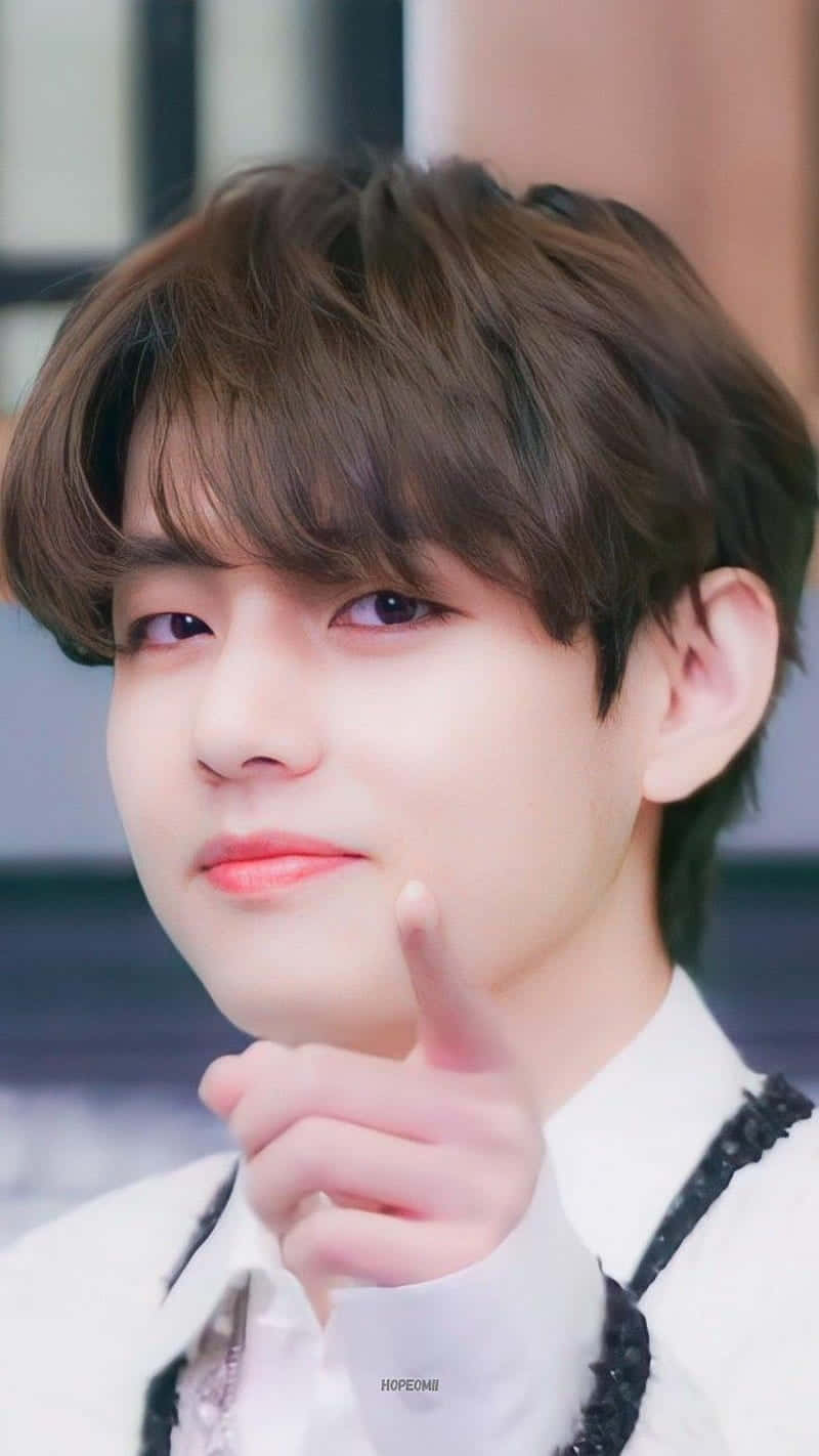 V Bts Phone, brown hair, bright eyes, HD Phone Wallpaper