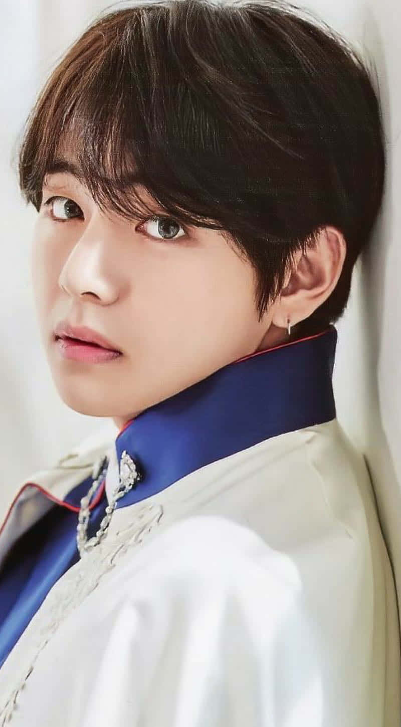 V Bts Phone, dark hair, light eyes, HD Phone Wallpaper