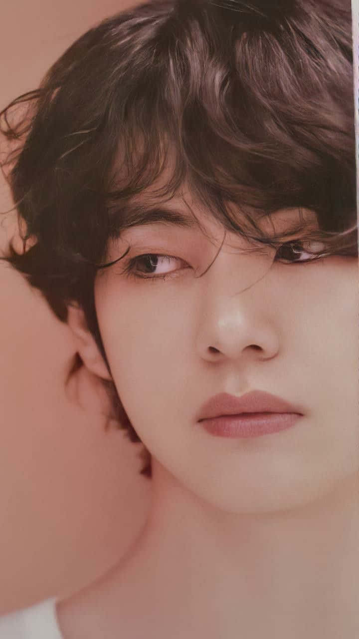 V Bts Phone, young man, dark wavy hair, HD Phone Wallpaper