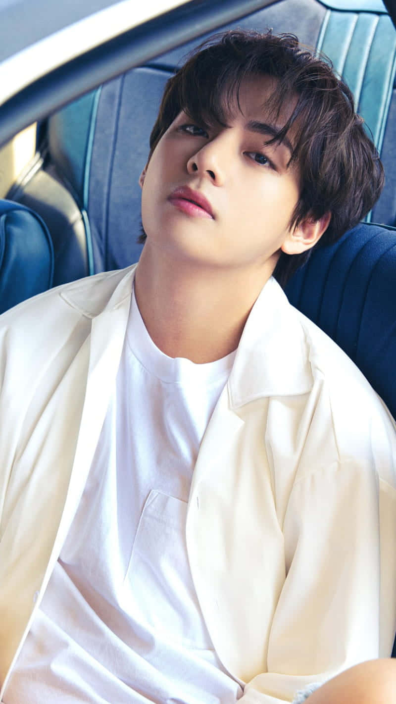 V Bts Phone, blue leather seat, white shirt, HD Phone Wallpaper