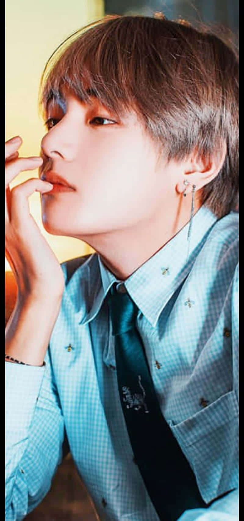 V Bts Phone, short brown hair, earrings, HD Phone Wallpaper