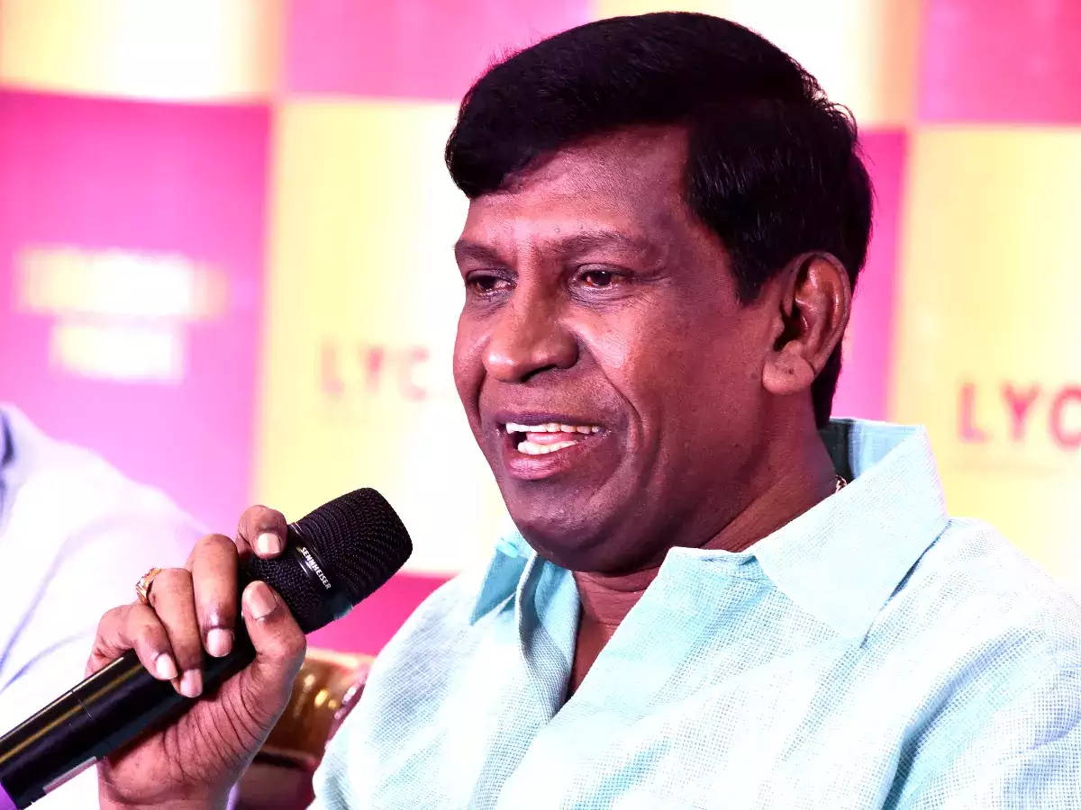 Vadivelu, press conference, light blue shirt, SD Desktop Wallpaper