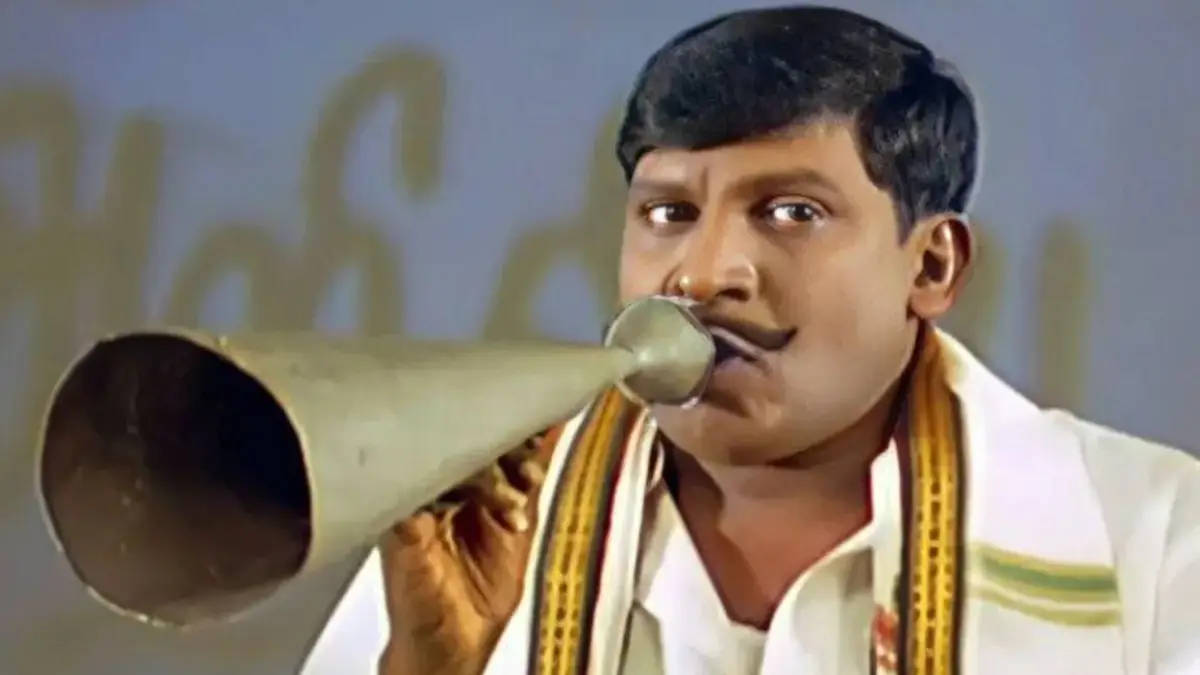 Vadivelu, brass horn, white and gold traditional garment, SD Desktop Wallpaper