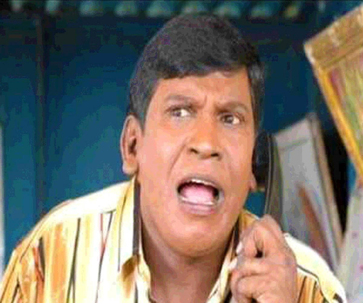 Vadivelu, striped shirt, blue background, SD Desktop Wallpaper
