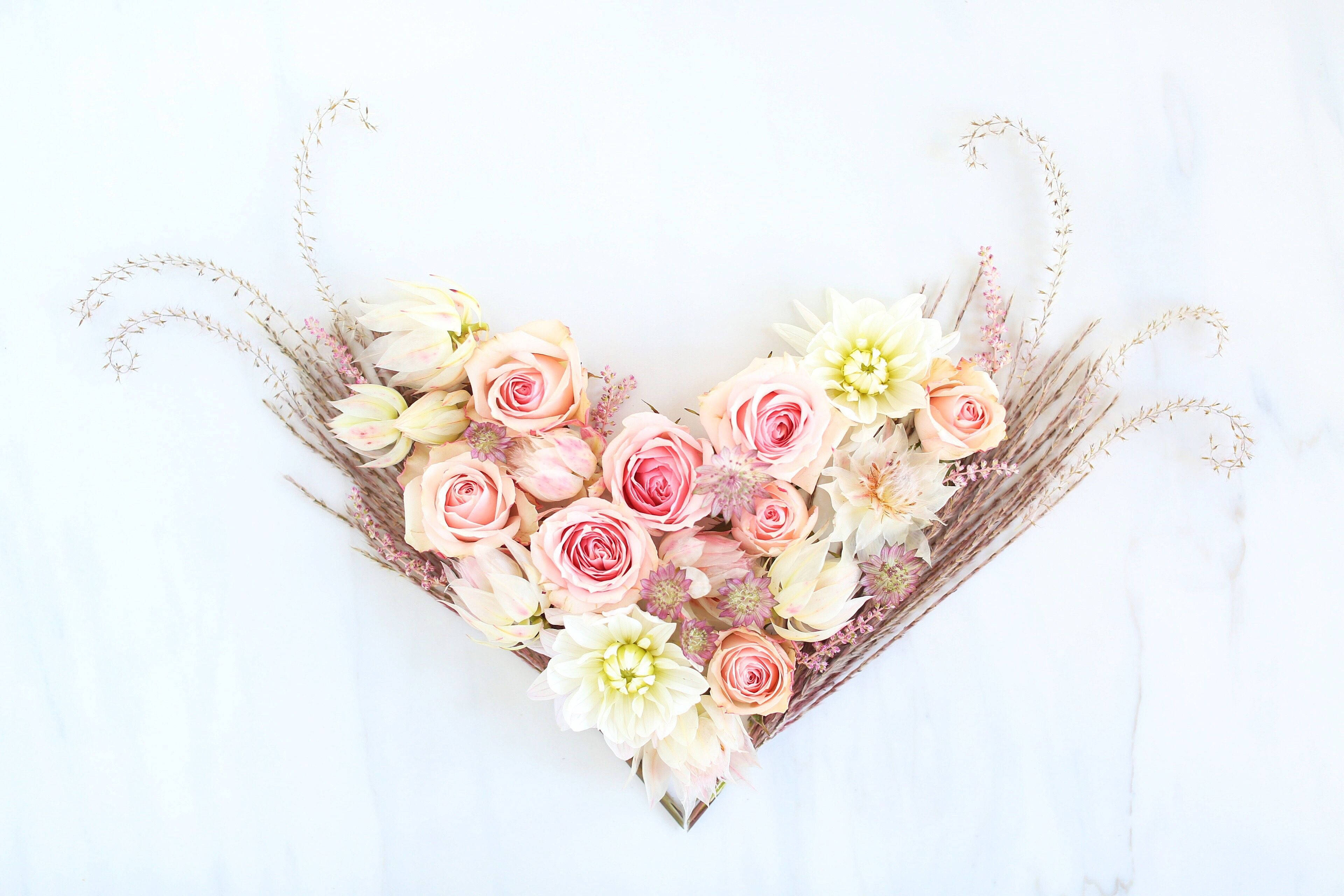 heart-shaped floral arrangement, pink roses, cream dahlias, 4K Desktop Wallpaper