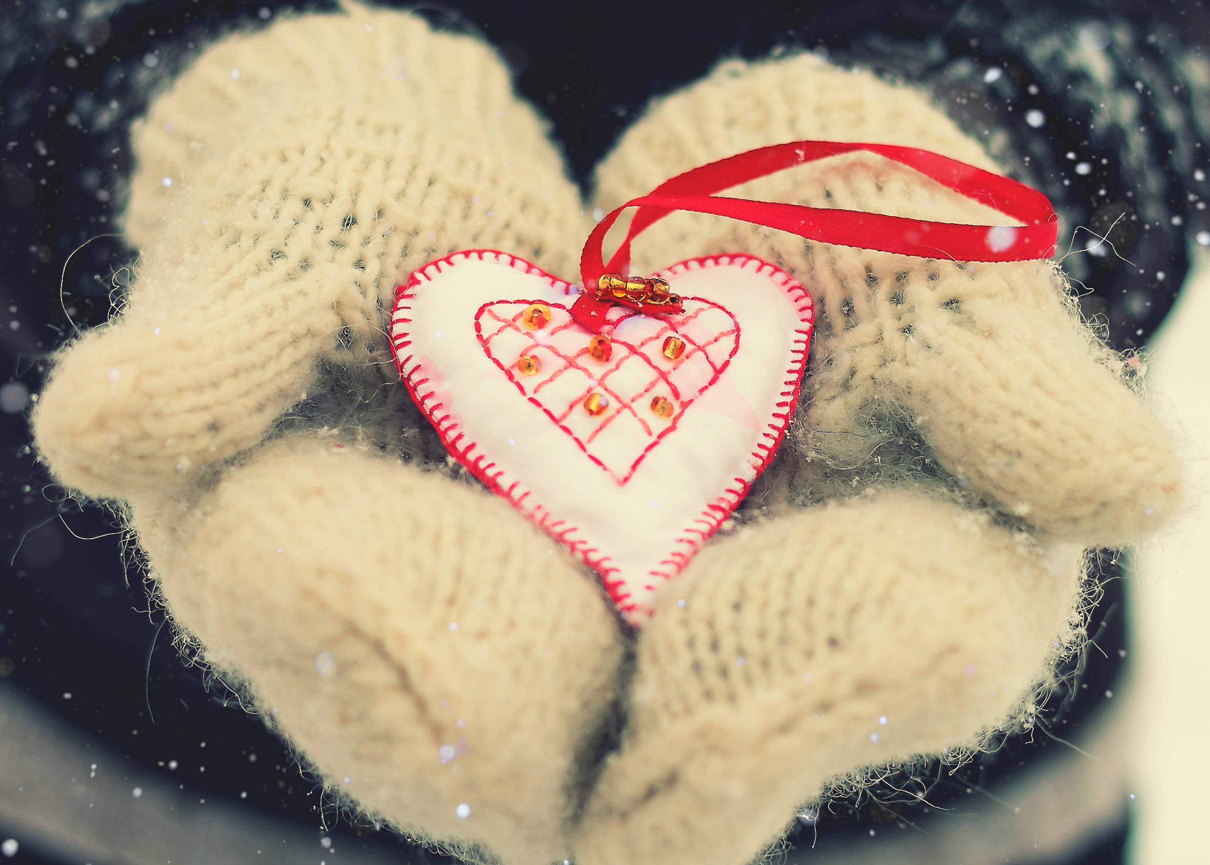 beige knitted mittens, red stitched heart ornament, snowy dark background, Full HD Desktop Wallpaper