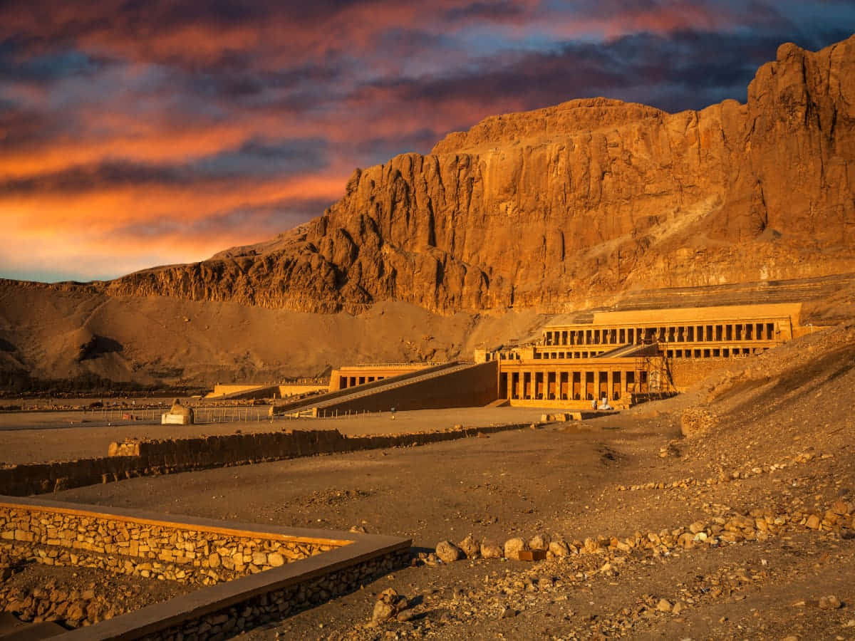 Valley of the Kings, ancient Egyptian temple, golden sunset light, SD Desktop Wallpaper