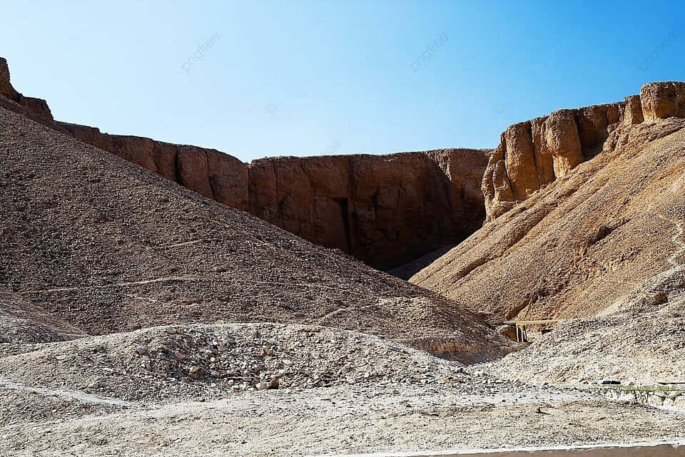 Valley Of The Kings, sunlit canyon, rugged brown rock walls, SD Desktop Wallpaper